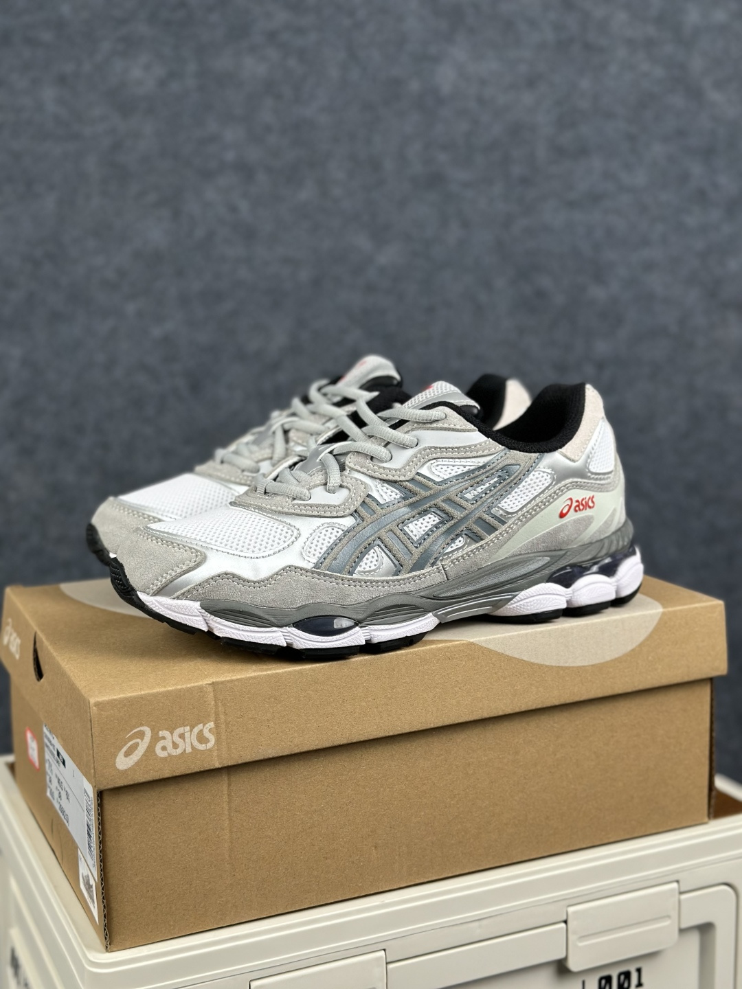 240 Asics Gel-N亚瑟士运动休闲透气专业跑鞋 1201A789-102 男女鞋36-46码 #鞋面采用反绒皮与网布拼接 透气舒适兼具休闲时尚 结合简明的配色 展现品牌的传承及引领复古流行的主题 虎爪造型的LO#鞋身稳定包裹系统 支撑鞋身 经典宽大鞋型配备防偏移设计提升包裹性 穿着舒适鞋面透气孔设计 提供透气性 尺码36 37 37.5 38 39 39.5 40 40.5 41.5 42 42.5 43.5 44 45 46-Chinese UA Cheap High Quatity Brand Clothes Bags handbags Sneakers wholesale wholesaler seller from China Factory suppliers Fashion Clothing Shoes best Quality Beautiful Price 240 Asics Gel-N亚瑟士运动休闲透气专业跑鞋 1201A789-102 男女鞋36-46码 #鞋面采用反绒皮与网布拼接 透气舒适兼具休闲时尚 结合简明的配色 展现品牌的传承及引领复古流行的主题 虎爪造型的LO#鞋身稳定包裹系统 支撑鞋身 经典宽大鞋型配备防偏移设计提升包裹性 穿着舒适鞋面透气孔设计 提供透气性 尺码36 37 37.5 38 39 39.5 40 40.5 41.5 42 42.5 43.5 44 45 46