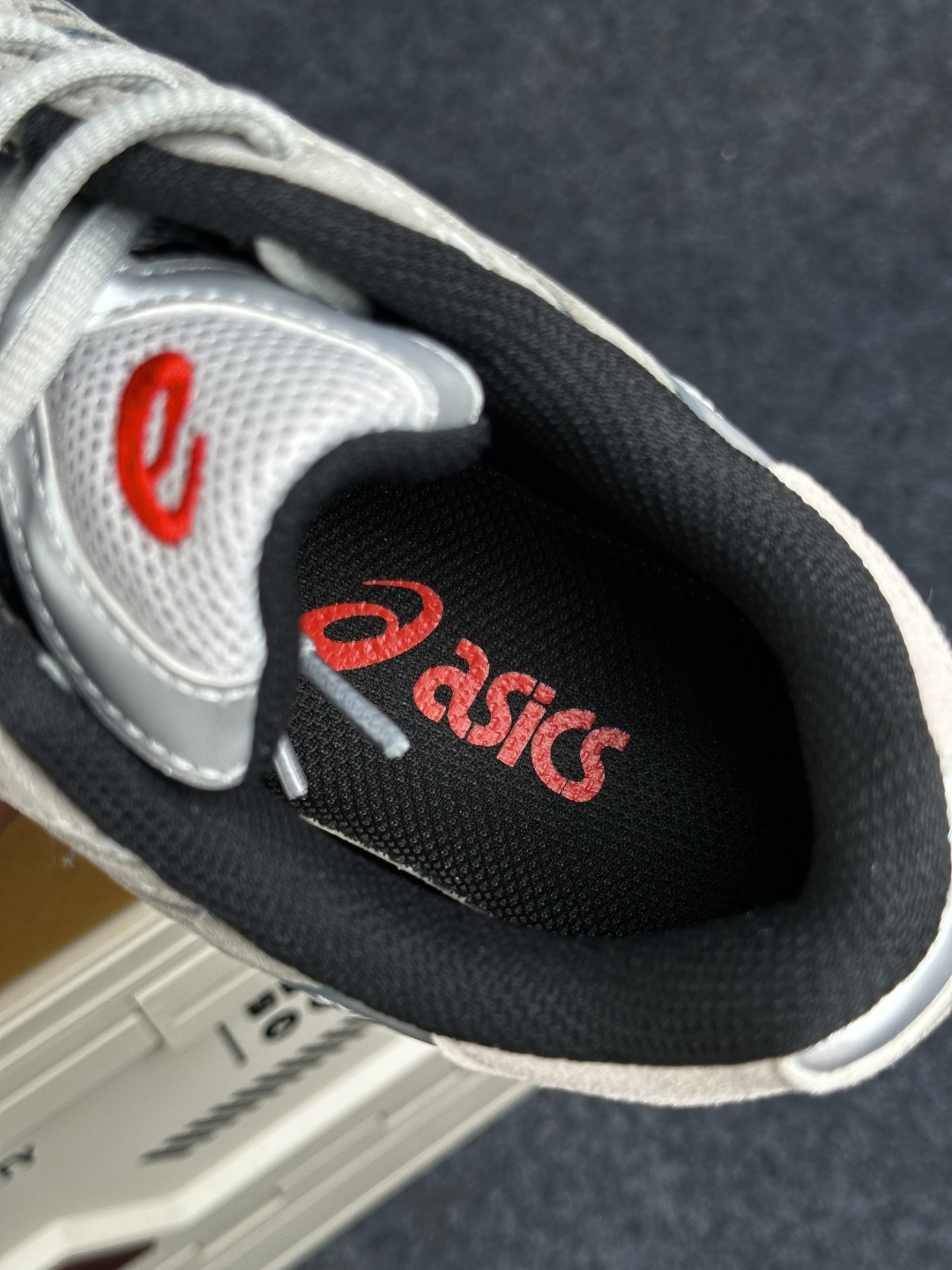 240 Asics Gel-N亚瑟士运动休闲透气专业跑鞋 1201A789-102 男女鞋36-46码 #鞋面采用反绒皮与网布拼接 透气舒适兼具休闲时尚 结合简明的配色 展现品牌的传承及引领复古流行的主题 虎爪造型的LO#鞋身稳定包裹系统 支撑鞋身 经典宽大鞋型配备防偏移设计提升包裹性 穿着舒适鞋面透气孔设计 提供透气性 尺码36 37 37.5 38 39 39.5 40 40.5 41.5 42 42.5 43.5 44 45 46-Chinese UA Cheap High Quatity Brand Clothes Bags handbags Sneakers wholesale wholesaler seller from China Factory suppliers Fashion Clothing Shoes best Quality Beautiful Price 240 Asics Gel-N亚瑟士运动休闲透气专业跑鞋 1201A789-102 男女鞋36-46码 #鞋面采用反绒皮与网布拼接 透气舒适兼具休闲时尚 结合简明的配色 展现品牌的传承及引领复古流行的主题 虎爪造型的LO#鞋身稳定包裹系统 支撑鞋身 经典宽大鞋型配备防偏移设计提升包裹性 穿着舒适鞋面透气孔设计 提供透气性 尺码36 37 37.5 38 39 39.5 40 40.5 41.5 42 42.5 43.5 44 45 46