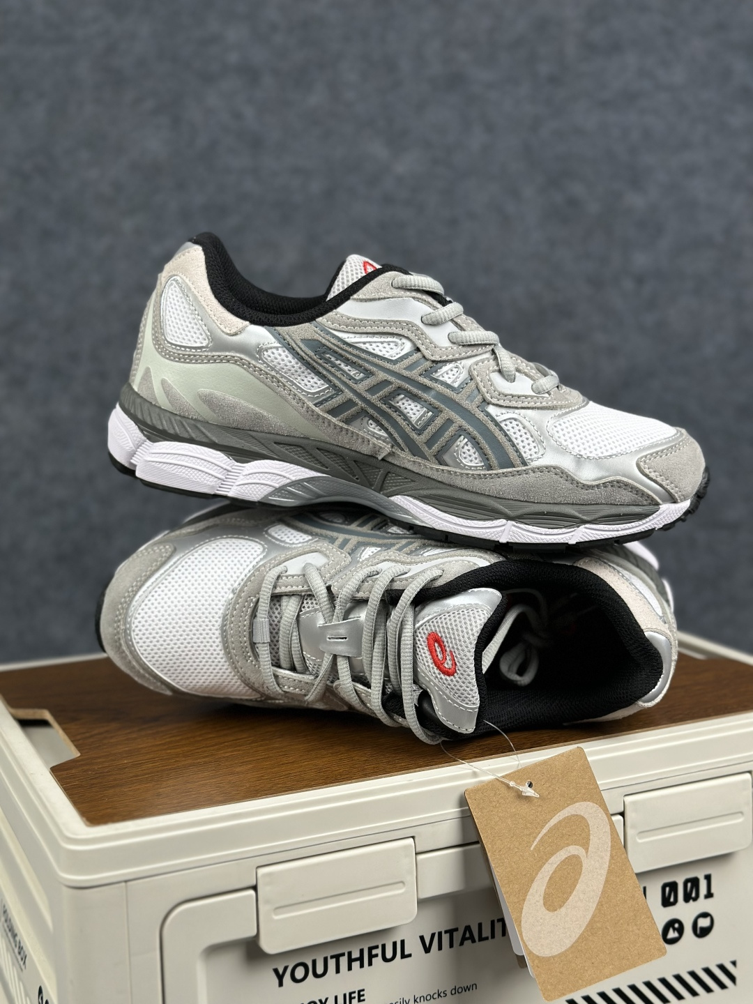 240 Asics Gel-N亚瑟士运动休闲透气专业跑鞋 1201A789-102 男女鞋36-46码 #鞋面采用反绒皮与网布拼接 透气舒适兼具休闲时尚 结合简明的配色 展现品牌的传承及引领复古流行的主题 虎爪造型的LO#鞋身稳定包裹系统 支撑鞋身 经典宽大鞋型配备防偏移设计提升包裹性 穿着舒适鞋面透气孔设计 提供透气性 尺码36 37 37.5 38 39 39.5 40 40.5 41.5 42 42.5 43.5 44 45 46-Chinese UA Cheap High Quatity Brand Clothes Bags handbags Sneakers wholesale wholesaler seller from China Factory suppliers Fashion Clothing Shoes best Quality Beautiful Price 240 Asics Gel-N亚瑟士运动休闲透气专业跑鞋 1201A789-102 男女鞋36-46码 #鞋面采用反绒皮与网布拼接 透气舒适兼具休闲时尚 结合简明的配色 展现品牌的传承及引领复古流行的主题 虎爪造型的LO#鞋身稳定包裹系统 支撑鞋身 经典宽大鞋型配备防偏移设计提升包裹性 穿着舒适鞋面透气孔设计 提供透气性 尺码36 37 37.5 38 39 39.5 40 40.5 41.5 42 42.5 43.5 44 45 46
