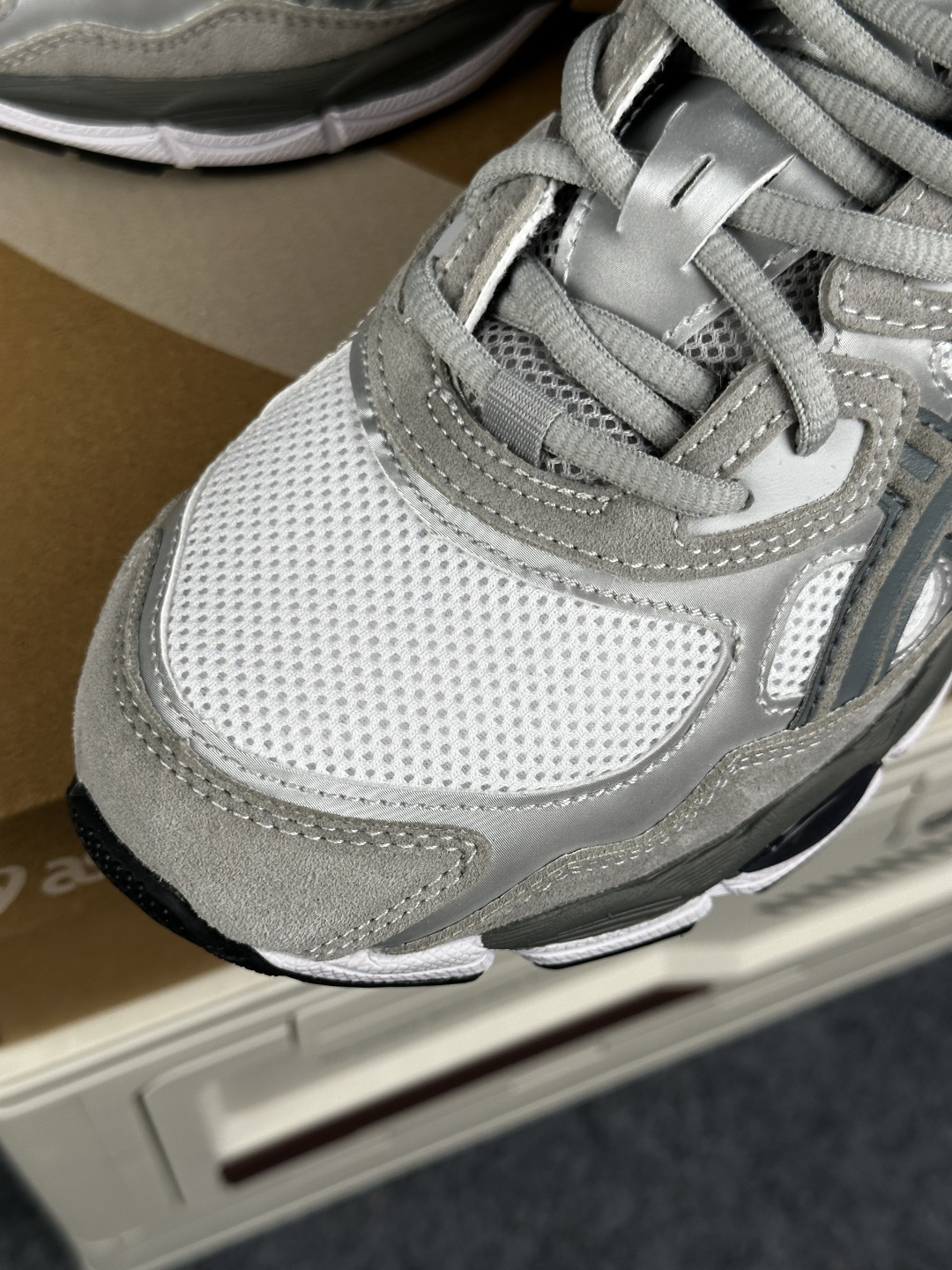 240 Asics Gel-N亚瑟士运动休闲透气专业跑鞋 1201A789-102 男女鞋36-46码 #鞋面采用反绒皮与网布拼接 透气舒适兼具休闲时尚 结合简明的配色 展现品牌的传承及引领复古流行的主题 虎爪造型的LO#鞋身稳定包裹系统 支撑鞋身 经典宽大鞋型配备防偏移设计提升包裹性 穿着舒适鞋面透气孔设计 提供透气性 尺码36 37 37.5 38 39 39.5 40 40.5 41.5 42 42.5 43.5 44 45 46-Chinese UA Cheap High Quatity Brand Clothes Bags handbags Sneakers wholesale wholesaler seller from China Factory suppliers Fashion Clothing Shoes best Quality Beautiful Price 240 Asics Gel-N亚瑟士运动休闲透气专业跑鞋 1201A789-102 男女鞋36-46码 #鞋面采用反绒皮与网布拼接 透气舒适兼具休闲时尚 结合简明的配色 展现品牌的传承及引领复古流行的主题 虎爪造型的LO#鞋身稳定包裹系统 支撑鞋身 经典宽大鞋型配备防偏移设计提升包裹性 穿着舒适鞋面透气孔设计 提供透气性 尺码36 37 37.5 38 39 39.5 40 40.5 41.5 42 42.5 43.5 44 45 46