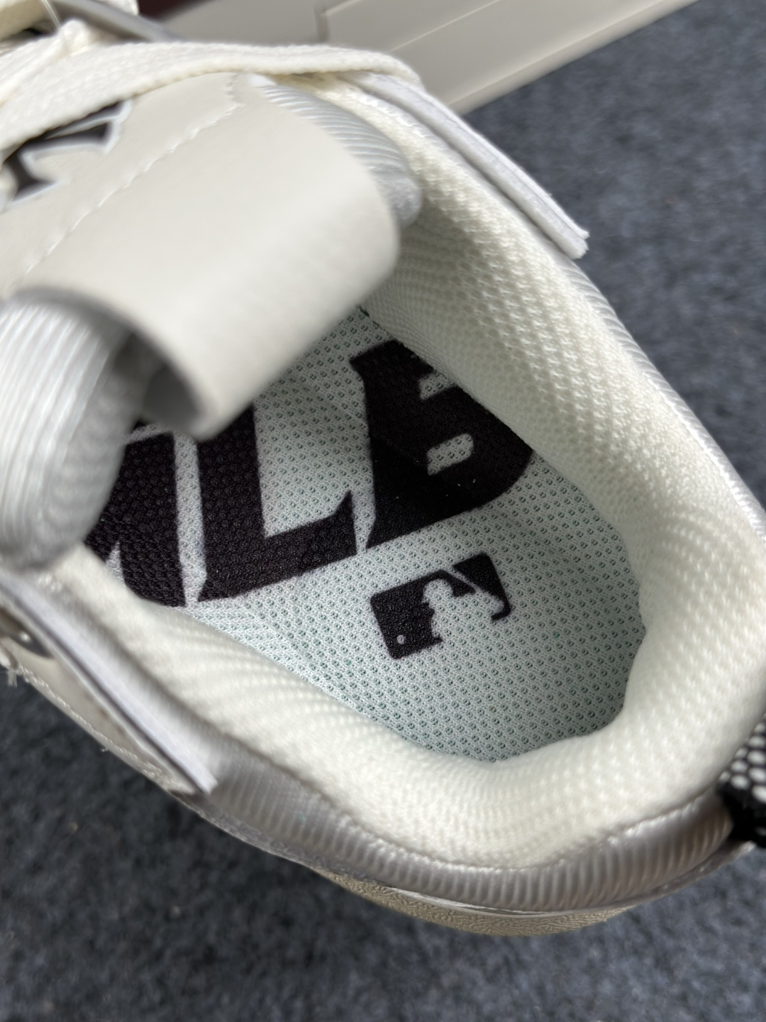 250 实拍如图 所见即所得 谨防混卖 MLB 纽约洋基队 合成革 时尚拼接撞色 立体LO厚底复古 舒适百搭学长鞋 3ASXMO96N-50IVS (GP012)-Chinese UA Cheap High Quatity Brand Clothes Bags handbags Sneakers wholesale wholesaler seller from China Factory suppliers Fashion Clothing Shoes best Quality Beautiful Price 250 实拍如图 所见即所得 谨防混卖 MLB 纽约洋基队 合成革 时尚拼接撞色 立体LO厚底复古 舒适百搭学长鞋 3ASXMO96N-50IVS (GP012)