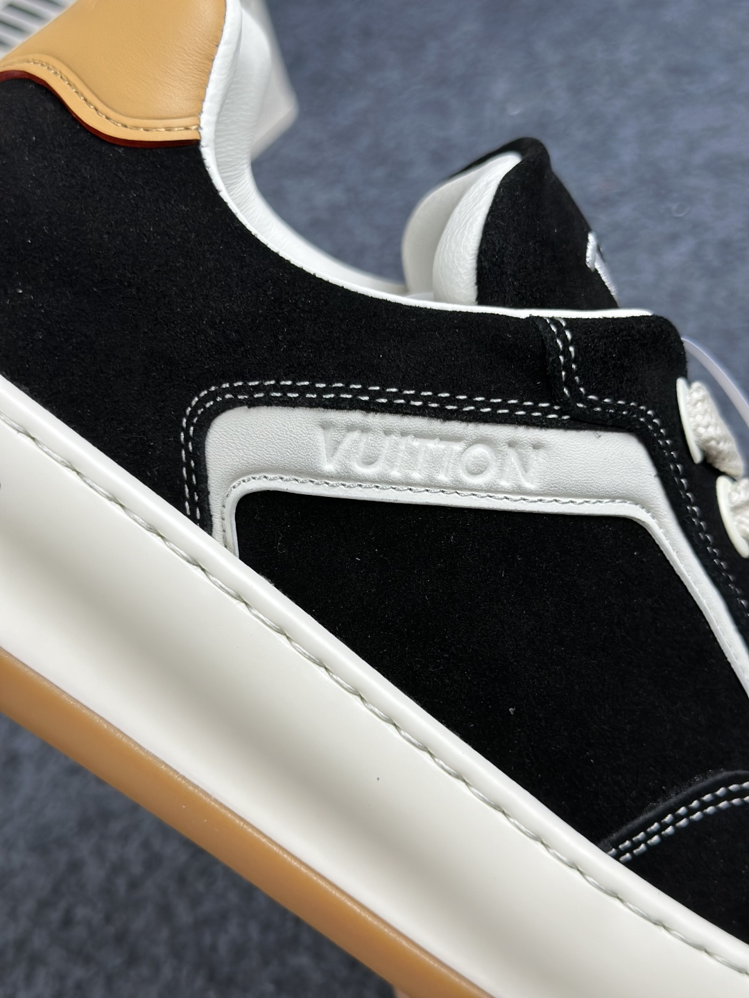 CB版本 390 LOUIS VUITTON 26s新款 Tilted 帆布皮革 圆头系带 低帮 板鞋