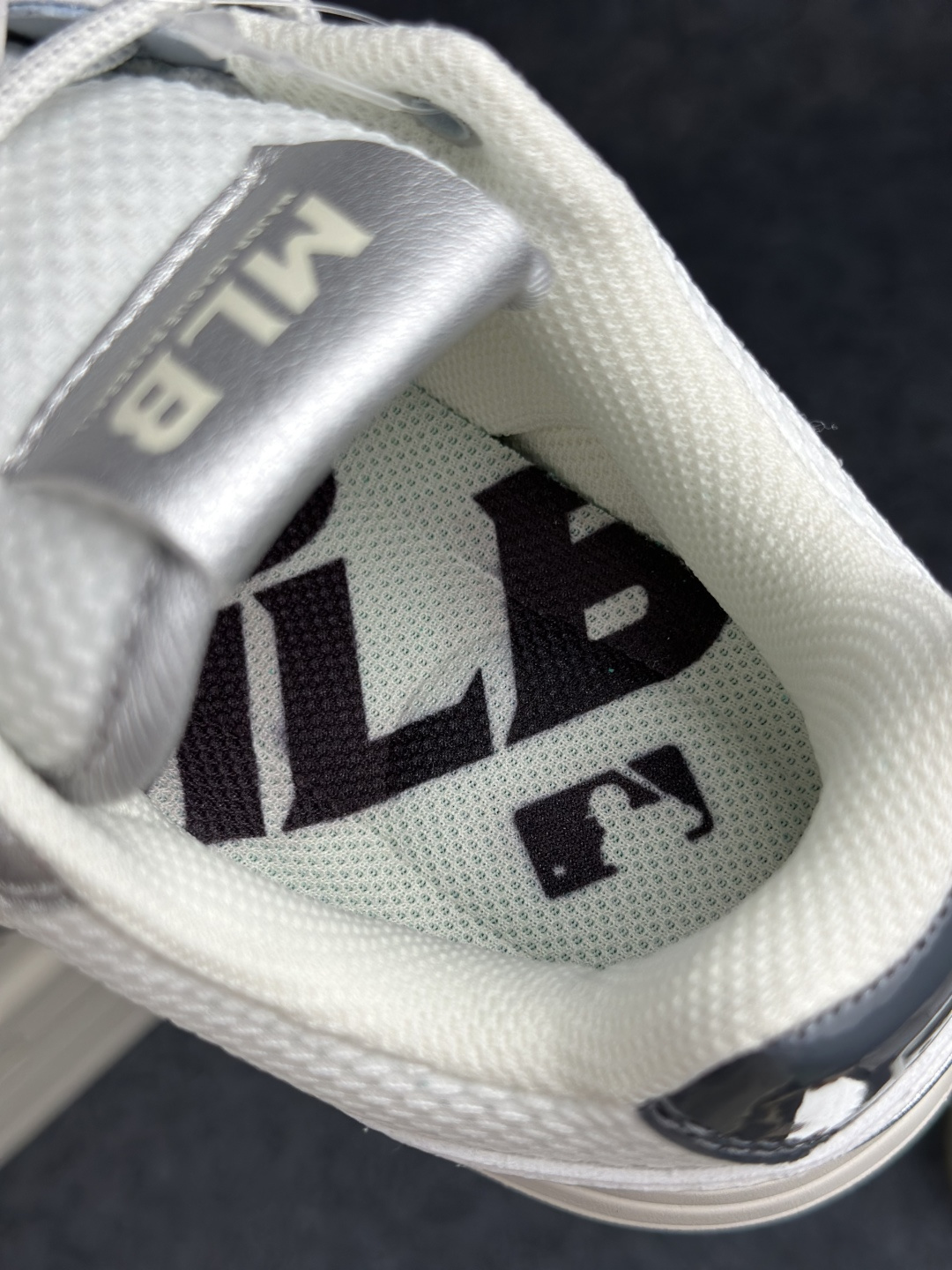 240 MLB CHUNKY LINER FRESH 纽约洋基队 时尚拼接撞色 立体LO厚底复古 舒适百搭学长鞋 3ASXMO76N-50SIS（GP003） 标准银色/标准白色