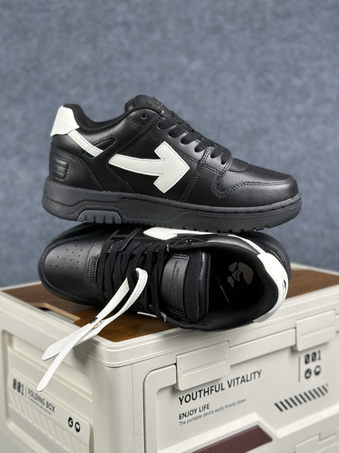 300 OFF-WHITE Out Of Office 厚底箭头鞋