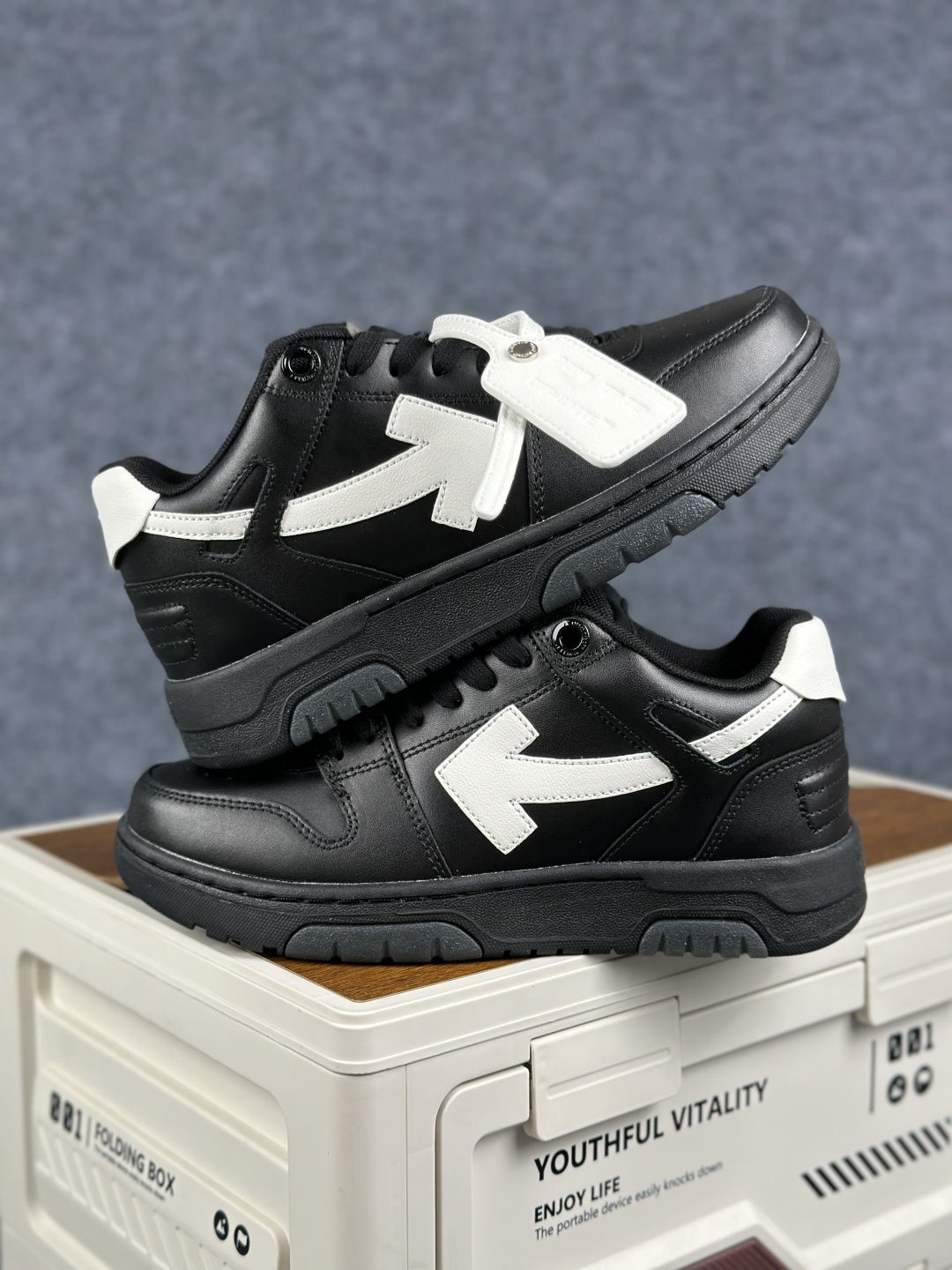 300 OFF-WHITE Out Of Office 厚底箭头鞋