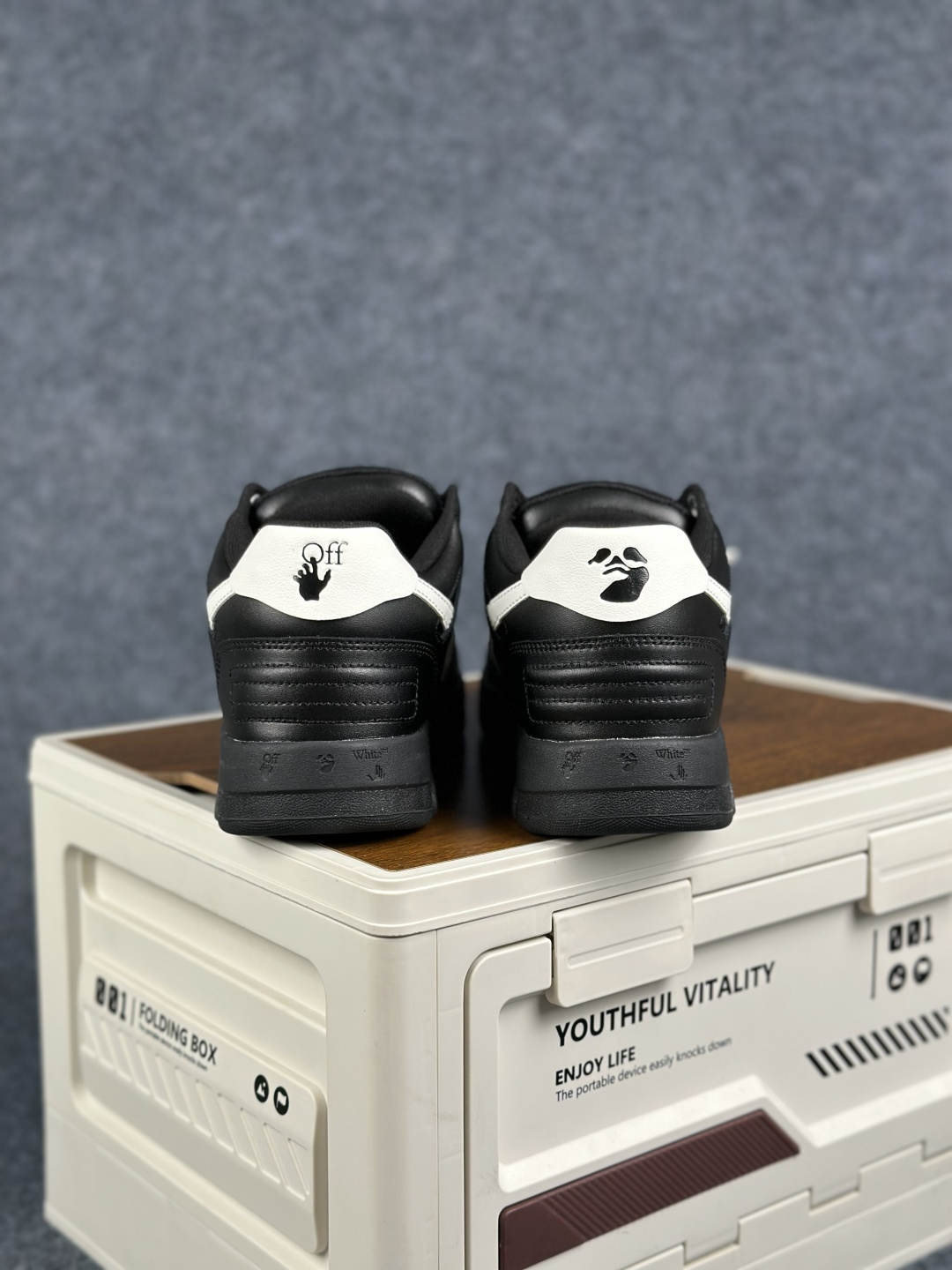 300 OFF-WHITE Out Of Office 厚底箭头鞋