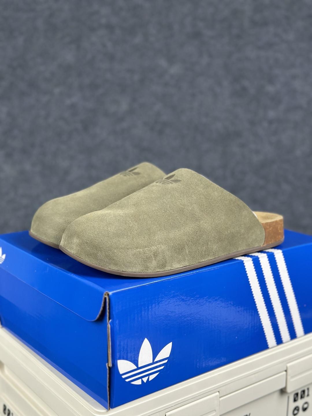 240 HZ版Adidas originals Adimule 舒适百搭 防磨包头一脚蹬拖鞋 IH6907