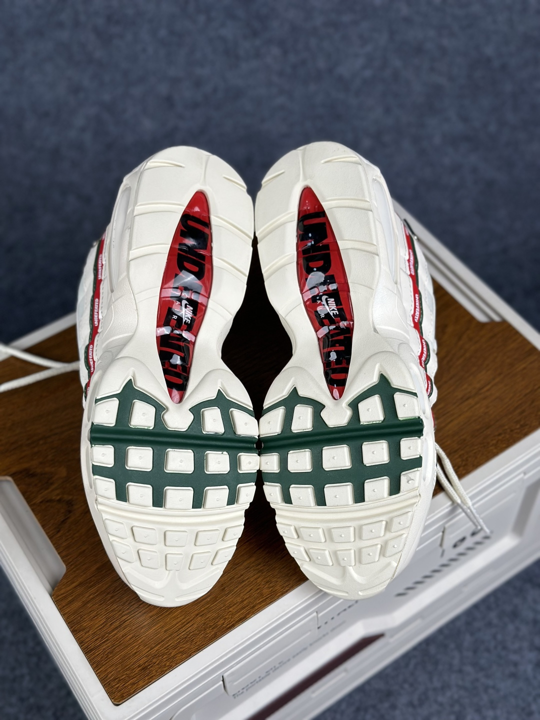 外贸超人气顶流单品 XP纯原版 UNDEFEATED x NK Air Max 95 ” Black ” 五道杠联名款低帮休闲运动鞋 IB4453-100-Top High Quatity Cheap Sneakers Fashion Clothing Clothes Bags handbags Shoes of all Brand wholesale With The best Quality And Beautiful Price from China Factory Chinese suppliers wholesaler seller 外贸超人气顶流单品 XP纯原版 UNDEFEATED x NK Air Max 95 ” Black ” 五道杠联名款低帮休闲运动鞋 IB4453-100