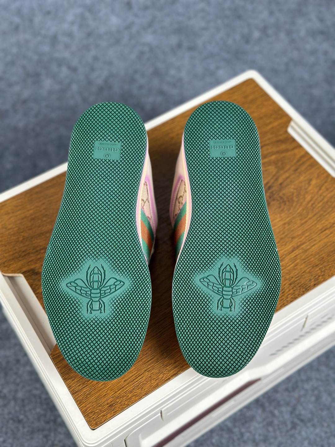 350 Gucci 最新配色 Screener系列 做旧喷绘-Chinese UA Cheap High Quatity Brand Clothes Bags handbags Sneakers wholesale wholesaler seller from China Factory suppliers Fashion Clothing Shoes best Quality Beautiful Price 350 Gucci 最新配色 Screener系列 做旧喷绘