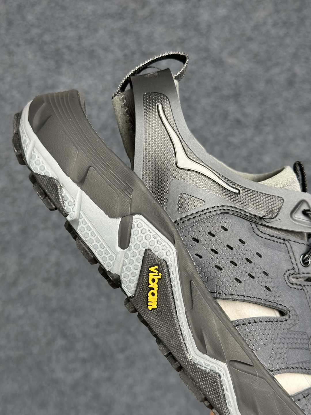 220 HOKA One One Vibram 轻量溯溪鞋 1016311-ATBC