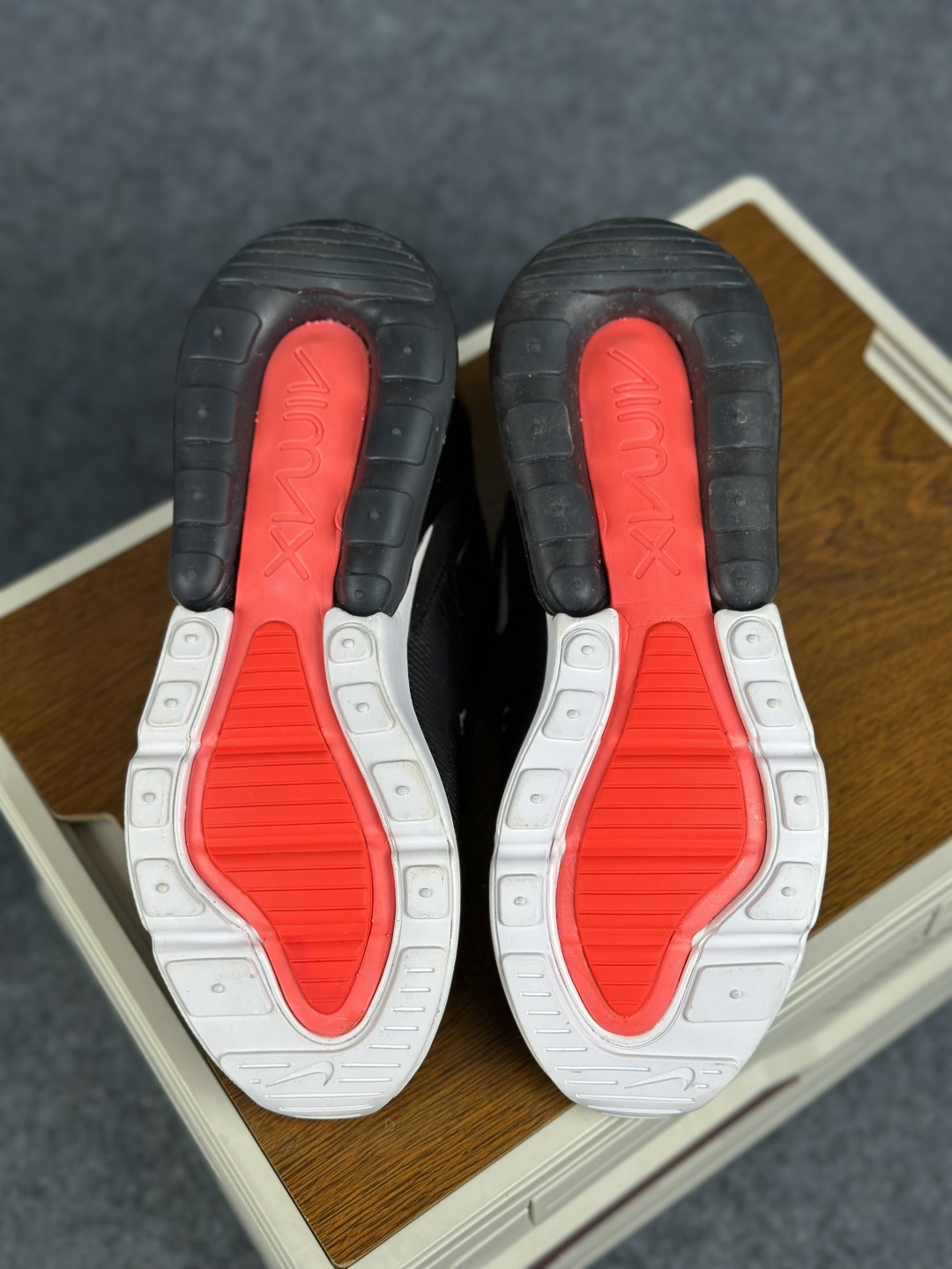 Nike Air Max 270 低帮气垫跑鞋 max270黑银钩 AH8050-002-Top High Quatity Cheap Sneakers Fashion Clothing Clothes Bags handbags Shoes of all Brand wholesale With The best Quality And Beautiful Price from China Factory Chinese suppliers wholesaler seller Nike Air Max 270 低帮气垫跑鞋 max270黑银钩 AH8050-002
