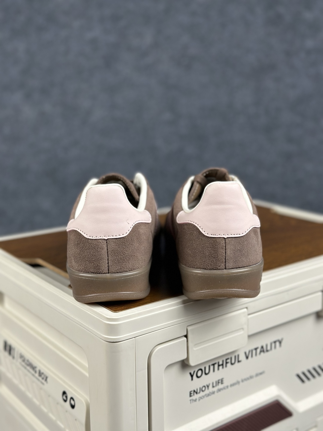 Adidas Originals Samba 阿迪达斯三叶草 桑巴舞系列绅士德训足球风百搭低帮休闲运动板鞋 JR2431-Top High Quatity Cheap Sneakers Fashion Clothing Clothes Bags handbags Shoes of all Brand wholesale With The best Quality And Beautiful Price from China Factory Chinese suppliers wholesaler seller Adidas Originals Samba 阿迪达斯三叶草 桑巴舞系列绅士德训足球风百搭低帮休闲运动板鞋 JR2431