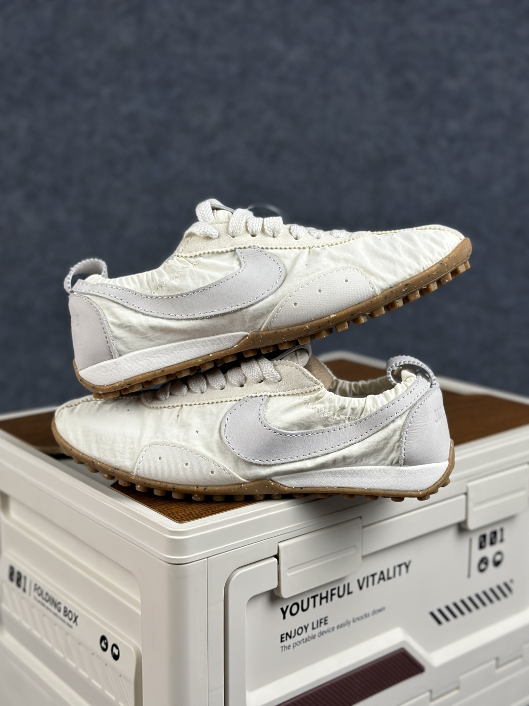 Jacquemus x Nike Moon Shoe SP 网红薄底低帮生活休闲鞋 HV8547-002-Top High Quatity Cheap Sneakers Fashion Clothing Clothes Bags handbags Shoes of all Brand wholesale With The best Quality And Beautiful Price from China Factory Chinese suppliers wholesaler seller Jacquemus x Nike Moon Shoe SP 网红薄底低帮生活休闲鞋 HV8547-002