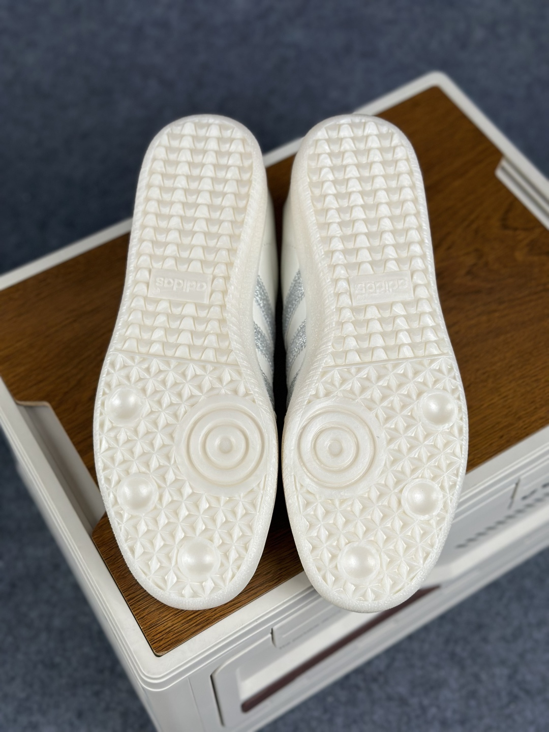 HZ版Adidas Originals Samba 阿迪达斯三叶草 桑巴舞系列绅士德训足球风百搭低帮休闲运动板鞋 HP3658-Top High Quatity Cheap Sneakers Fashion Clothing Clothes Bags handbags Shoes of all Brand wholesale With The best Quality And Beautiful Price from China Factory Chinese suppliers wholesaler seller HZ版Adidas Originals Samba 阿迪达斯三叶草 桑巴舞系列绅士德训足球风百搭低帮休闲运动板鞋 HP3658