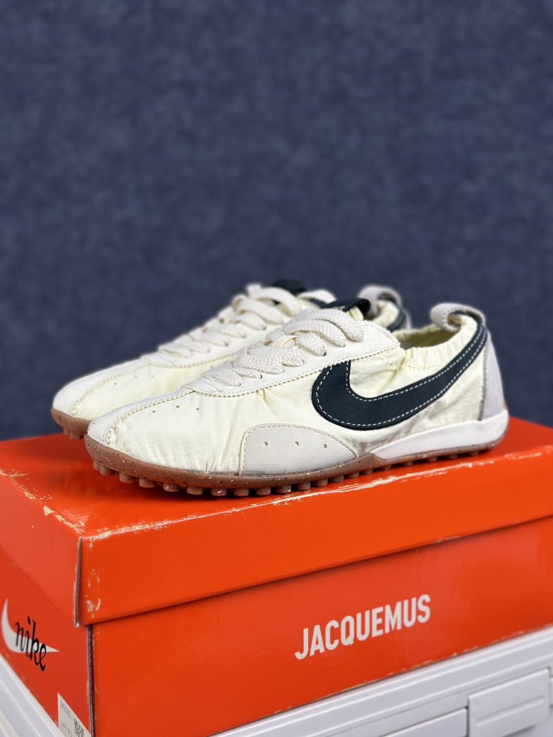 Jacquemus x Nike Moon Shoe SP 网红薄底低帮生活休闲鞋 HV8547-700-Top High Quatity Cheap Sneakers Fashion Clothing Clothes Bags handbags Shoes of all Brand wholesale With The best Quality And Beautiful Price from China Factory Chinese suppliers wholesaler seller Jacquemus x Nike Moon Shoe SP 网红薄底低帮生活休闲鞋 HV8547-700