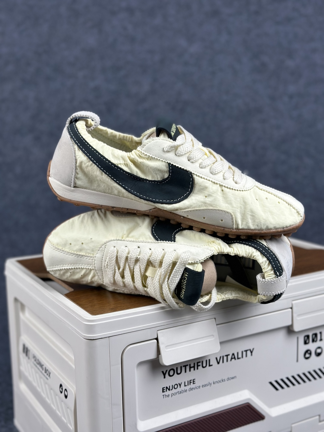 Jacquemus x Nike Moon Shoe SP 网红薄底低帮生活休闲鞋 HV8547-700-Top High Quatity Cheap Sneakers Fashion Clothing Clothes Bags handbags Shoes of all Brand wholesale With The best Quality And Beautiful Price from China Factory Chinese suppliers wholesaler seller Jacquemus x Nike Moon Shoe SP 网红薄底低帮生活休闲鞋 HV8547-700