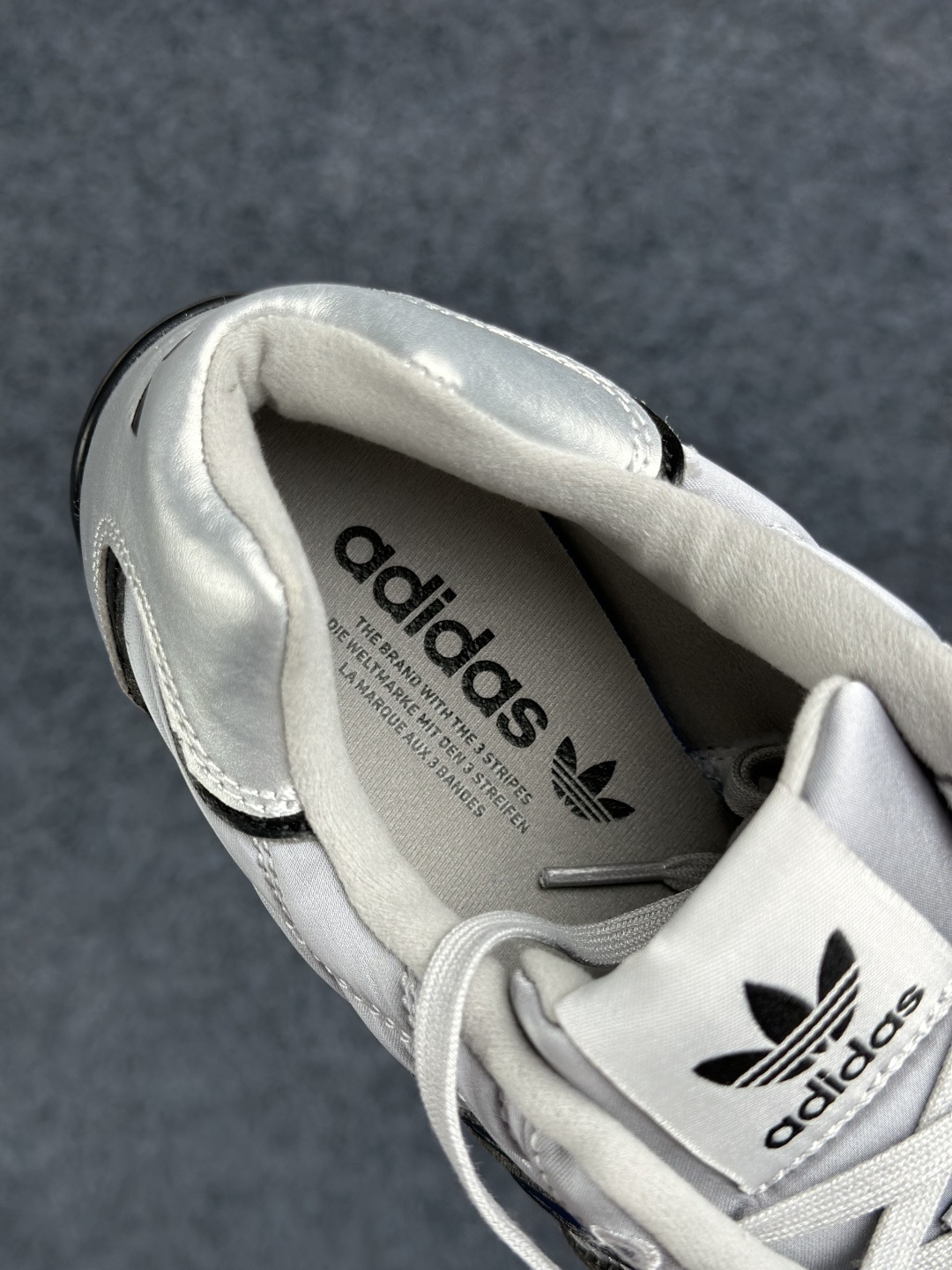 Adidas Originals Adiracer Lo 阿迪达斯潮流防滑耐磨休闲跑步鞋 JS0284-Top High Quatity Cheap Sneakers Fashion Clothing Clothes Bags handbags Shoes of all Brand wholesale With The best Quality And Beautiful Price from China Factory Chinese suppliers wholesaler seller Adidas Originals Adiracer Lo 阿迪达斯潮流防滑耐磨休闲跑步鞋 JS0284