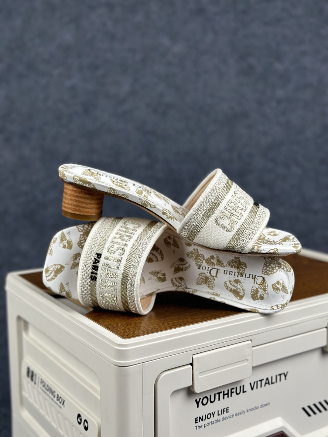 Dior 迪奥 2023 AY 春夏新款一字拖拼色 字母logo真丝立体刺绣平底-Top High Quatity Cheap Sneakers Fashion Clothing Clothes Bags handbags Shoes of all Brand wholesale With The best Quality And Beautiful Price from China Factory Chinese suppliers wholesaler seller Dior 迪奥 2023 AY 春夏新款一字拖拼色 字母logo真丝立体刺绣平底