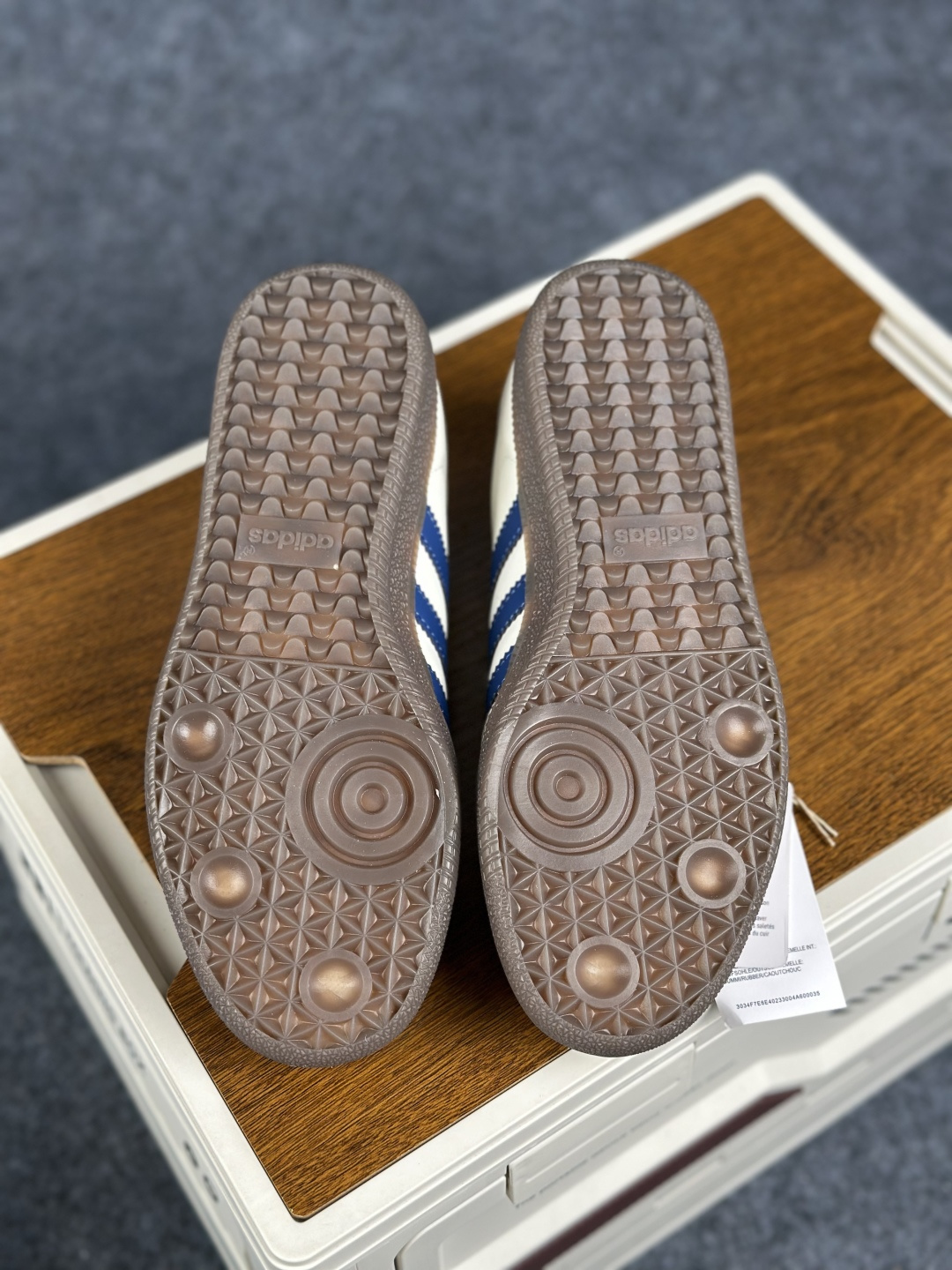 Adidas Originals Samba 阿迪达斯三叶草 桑巴舞系列绅士德训足球风百搭低帮休闲运动板鞋 IH6627-Top High Quatity Cheap Sneakers Fashion Clothing Clothes Bags handbags Shoes of all Brand wholesale With The best Quality And Beautiful Price from China Factory Chinese suppliers wholesaler seller Adidas Originals Samba 阿迪达斯三叶草 桑巴舞系列绅士德训足球风百搭低帮休闲运动板鞋 IH6627