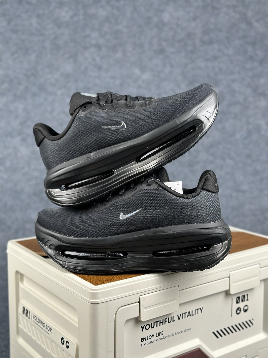 Nike Vomero Premium 低帮跑步鞋黑色 IQ0627-001