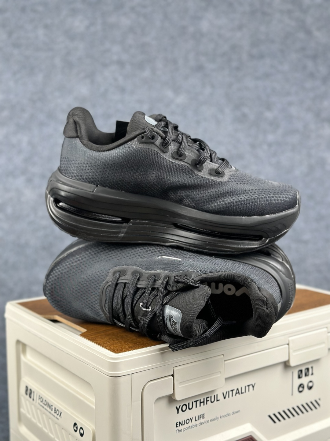 Nike Vomero Premium 低帮跑步鞋黑色 IQ0627-001