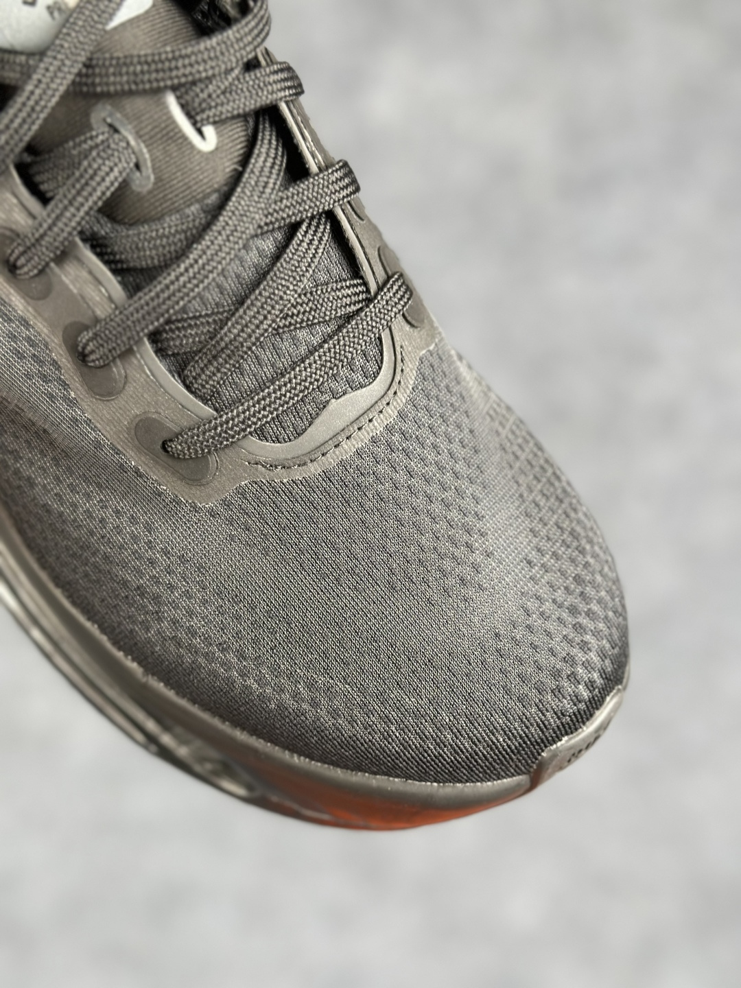 Nike Vomero Premium 低帮跑步鞋黑色 IQ0627-001