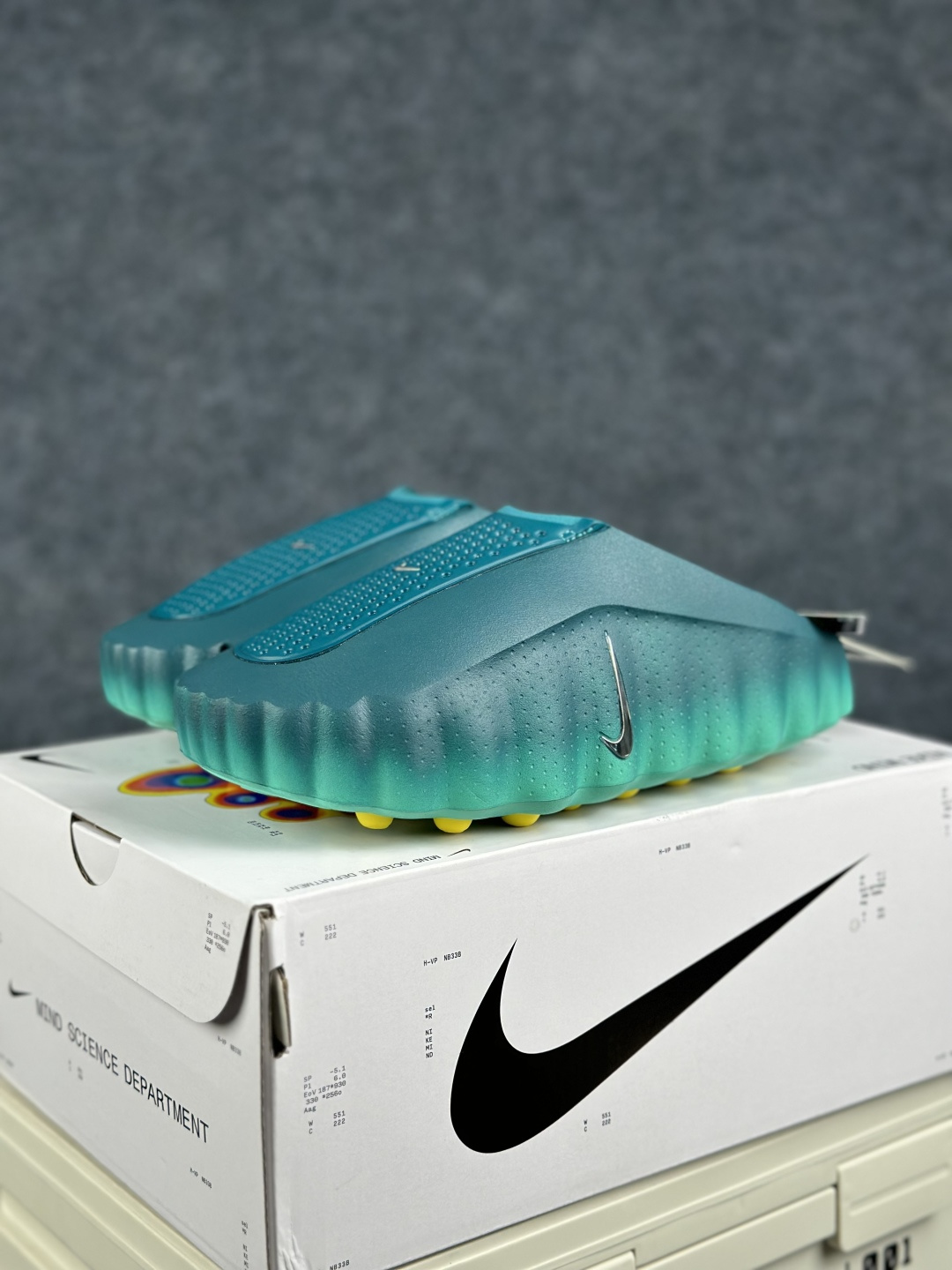 Nike Mind 001 神经科学足底按摩拖鞋 HQ4307-301 渐变绿