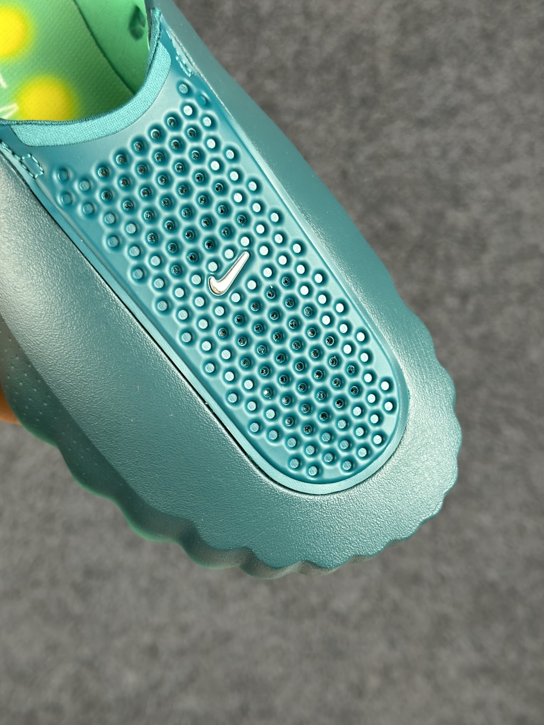 Nike Mind 001 神经科学足底按摩拖鞋 HQ4307-301 渐变绿