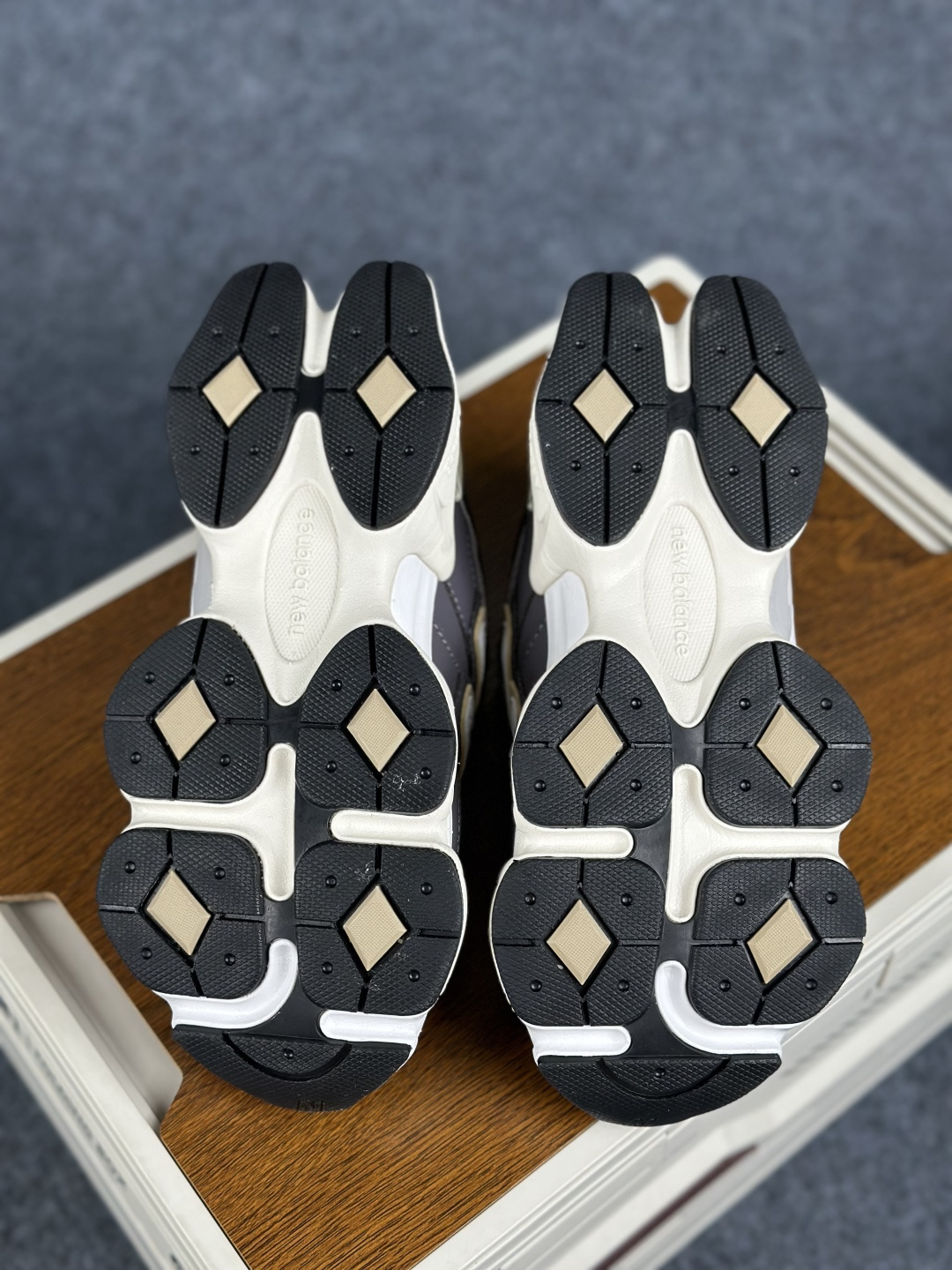实拍如图 所见即所得 谨防混卖 New Balance NB9060 新百伦 U9060528