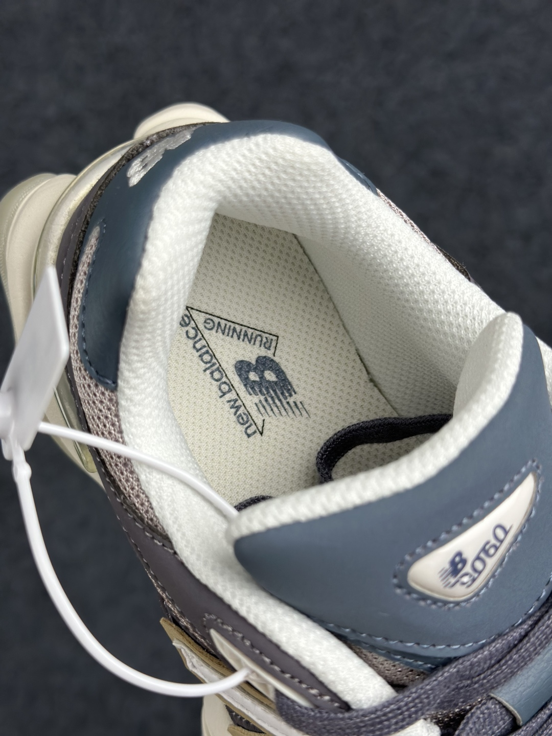 实拍如图 所见即所得 谨防混卖 New Balance NB9060 新百伦 U9060528