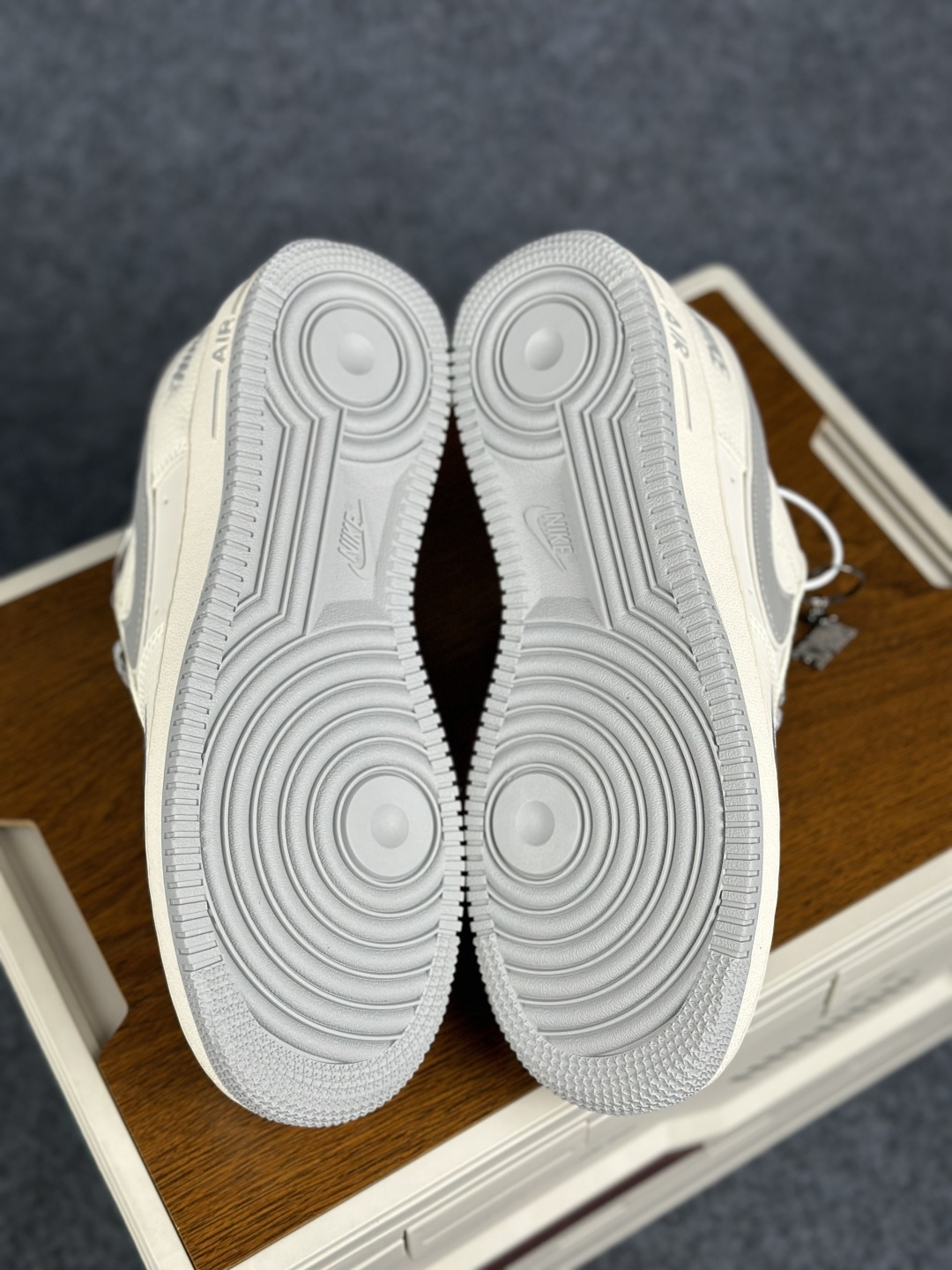 Nike Air Force 1 Low 耐克 空军一号低帮 DIY定制联名款 DN9688-113-Top High Quatity Cheap Sneakers Fashion Clothing Clothes Bags handbags Shoes of all Brand wholesale With The best Quality And Beautiful Price from China Factory Chinese suppliers wholesaler seller Nike Air Force 1 Low 耐克 空军一号低帮 DIY定制联名款 DN9688-113