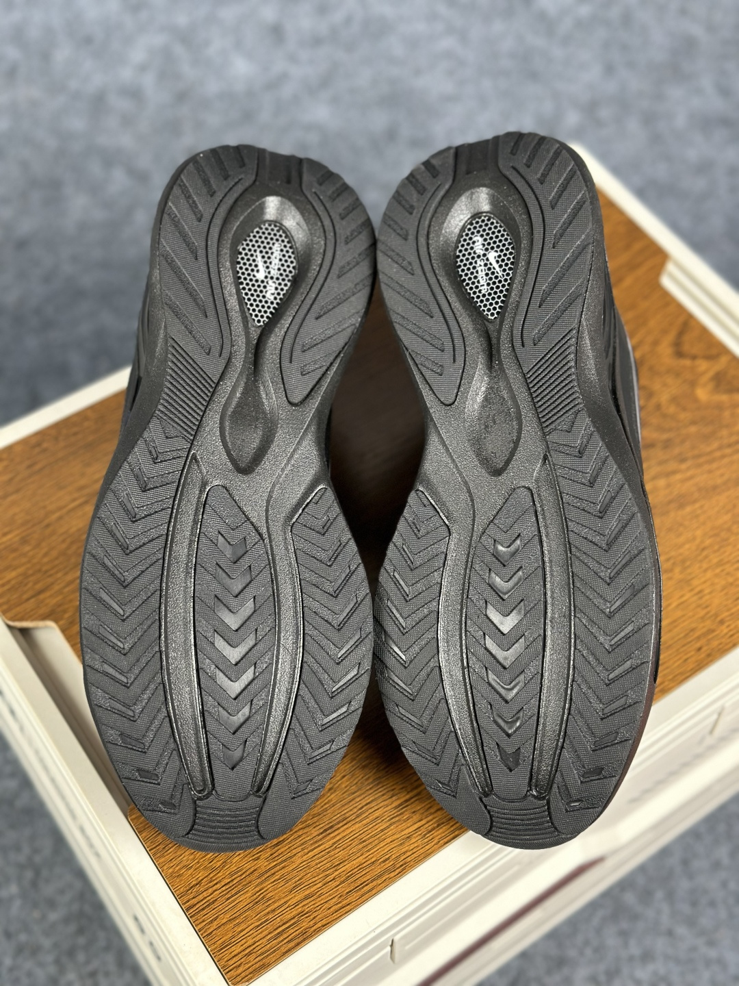 Nike Zoom Winflo 40 登月网面透气跑步鞋 DA9836-007-Top High Quatity Cheap Sneakers Fashion Clothing Clothes Bags handbags Shoes of all Brand wholesale With The best Quality And Beautiful Price from China Factory Chinese suppliers wholesaler seller Nike Zoom Winflo 40 登月网面透气跑步鞋 DA9836-007