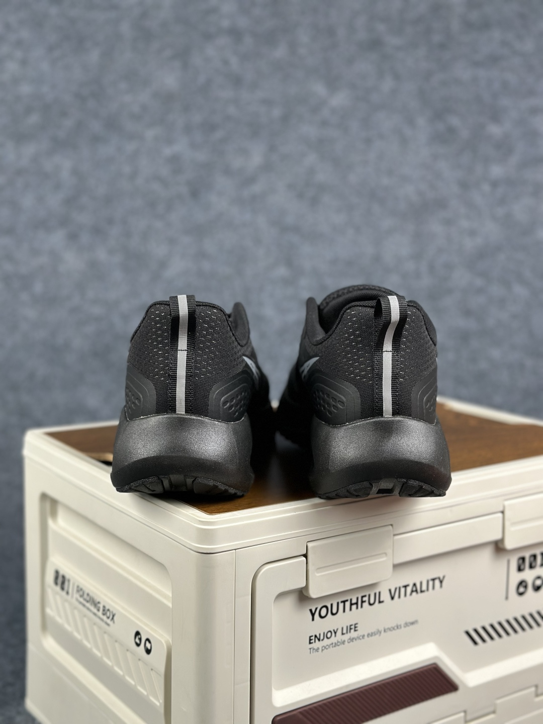 Nike Zoom Winflo 40 登月网面透气跑步鞋 DA9836-007-Top High Quatity Cheap Sneakers Fashion Clothing Clothes Bags handbags Shoes of all Brand wholesale With The best Quality And Beautiful Price from China Factory Chinese suppliers wholesaler seller Nike Zoom Winflo 40 登月网面透气跑步鞋 DA9836-007