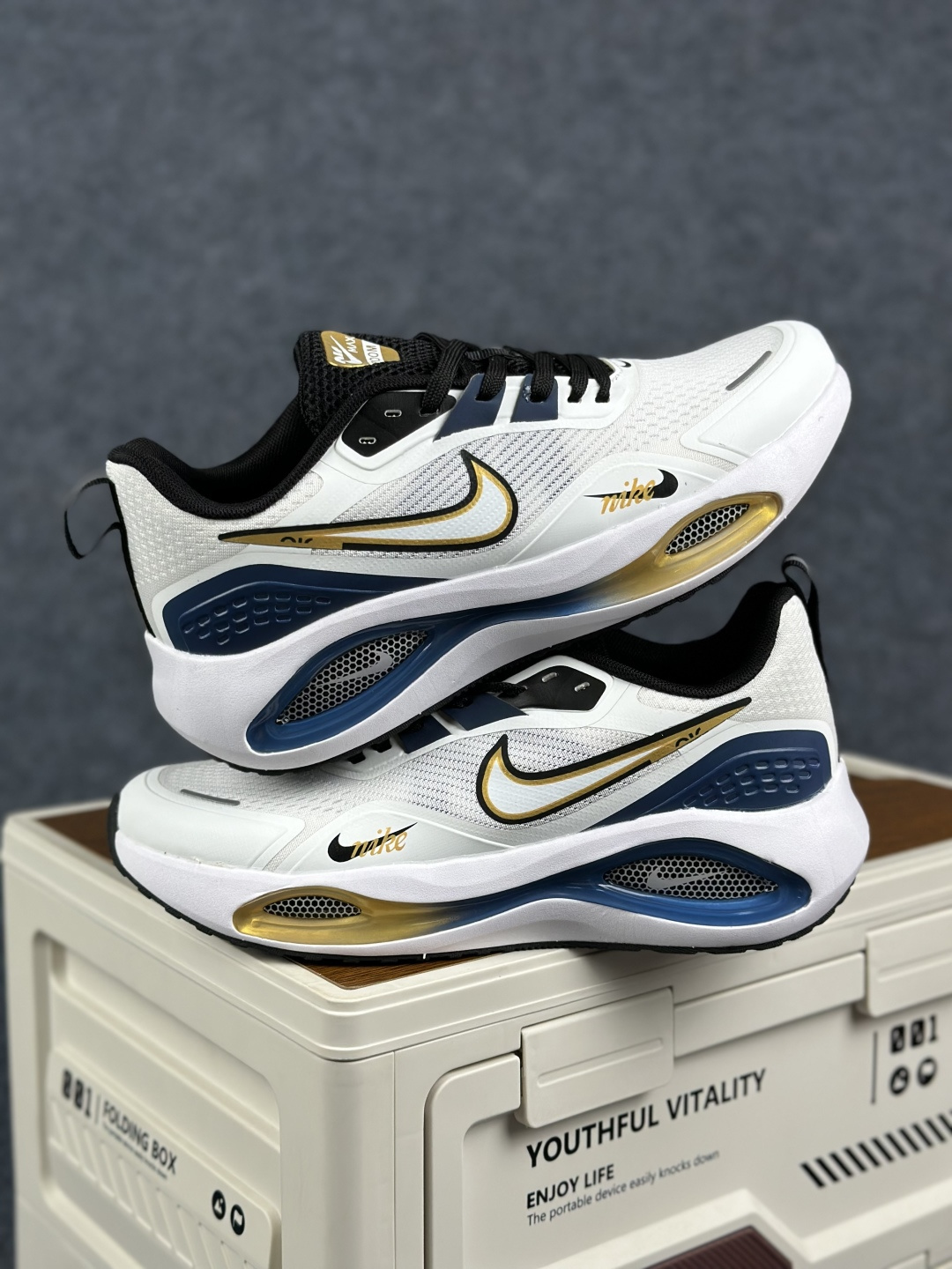 Nike Zoom Winflo 40 登月网面透气跑步鞋 DA9836-012-Top High Quatity Cheap Sneakers Fashion Clothing Clothes Bags handbags Shoes of all Brand wholesale With The best Quality And Beautiful Price from China Factory Chinese suppliers wholesaler seller Nike Zoom Winflo 40 登月网面透气跑步鞋 DA9836-012