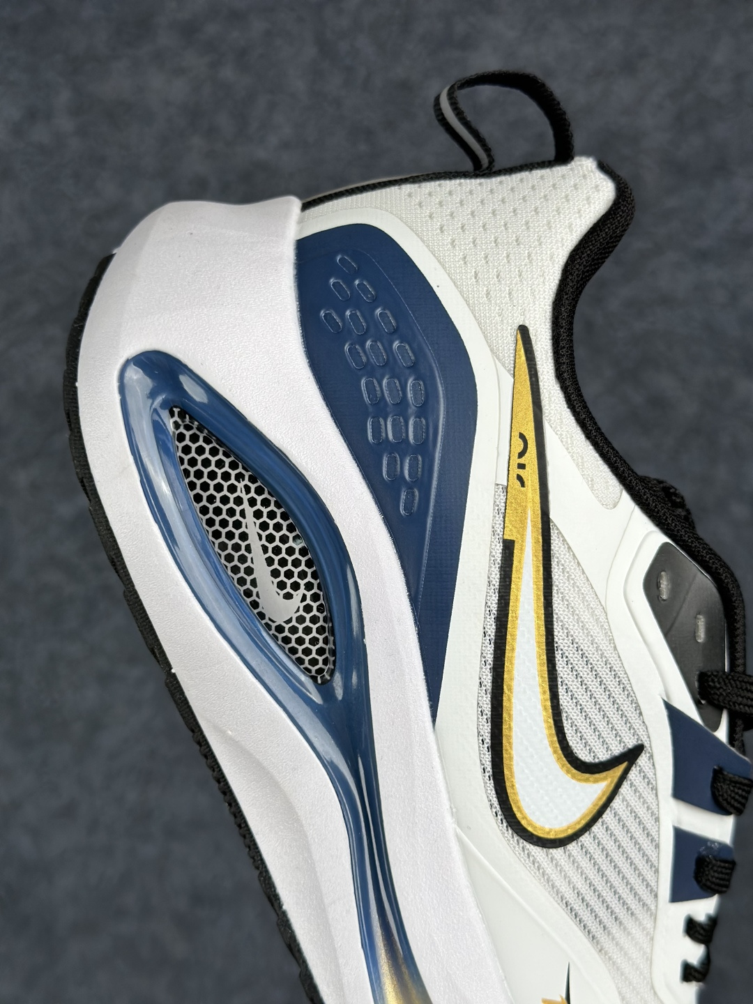 Nike Zoom Winflo 40 登月网面透气跑步鞋 DA9836-012-Top High Quatity Cheap Sneakers Fashion Clothing Clothes Bags handbags Shoes of all Brand wholesale With The best Quality And Beautiful Price from China Factory Chinese suppliers wholesaler seller Nike Zoom Winflo 40 登月网面透气跑步鞋 DA9836-012