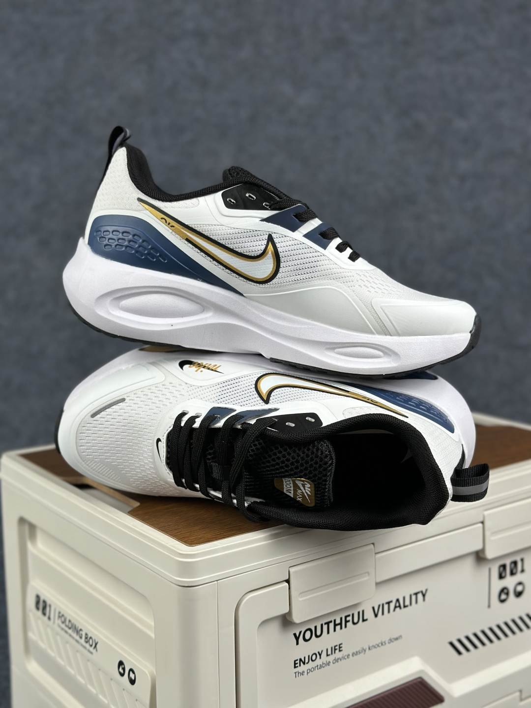 Nike Zoom Winflo 40 登月网面透气跑步鞋 DA9836-012-Top High Quatity Cheap Sneakers Fashion Clothing Clothes Bags handbags Shoes of all Brand wholesale With The best Quality And Beautiful Price from China Factory Chinese suppliers wholesaler seller Nike Zoom Winflo 40 登月网面透气跑步鞋 DA9836-012