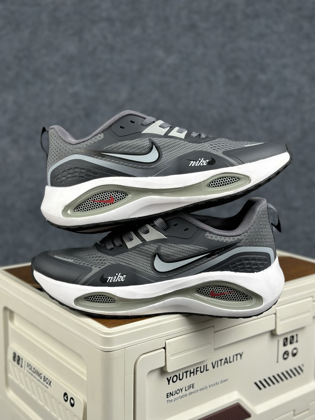 Nike Zoom Winflo 40 登月网面透气跑步鞋 DA9836-002