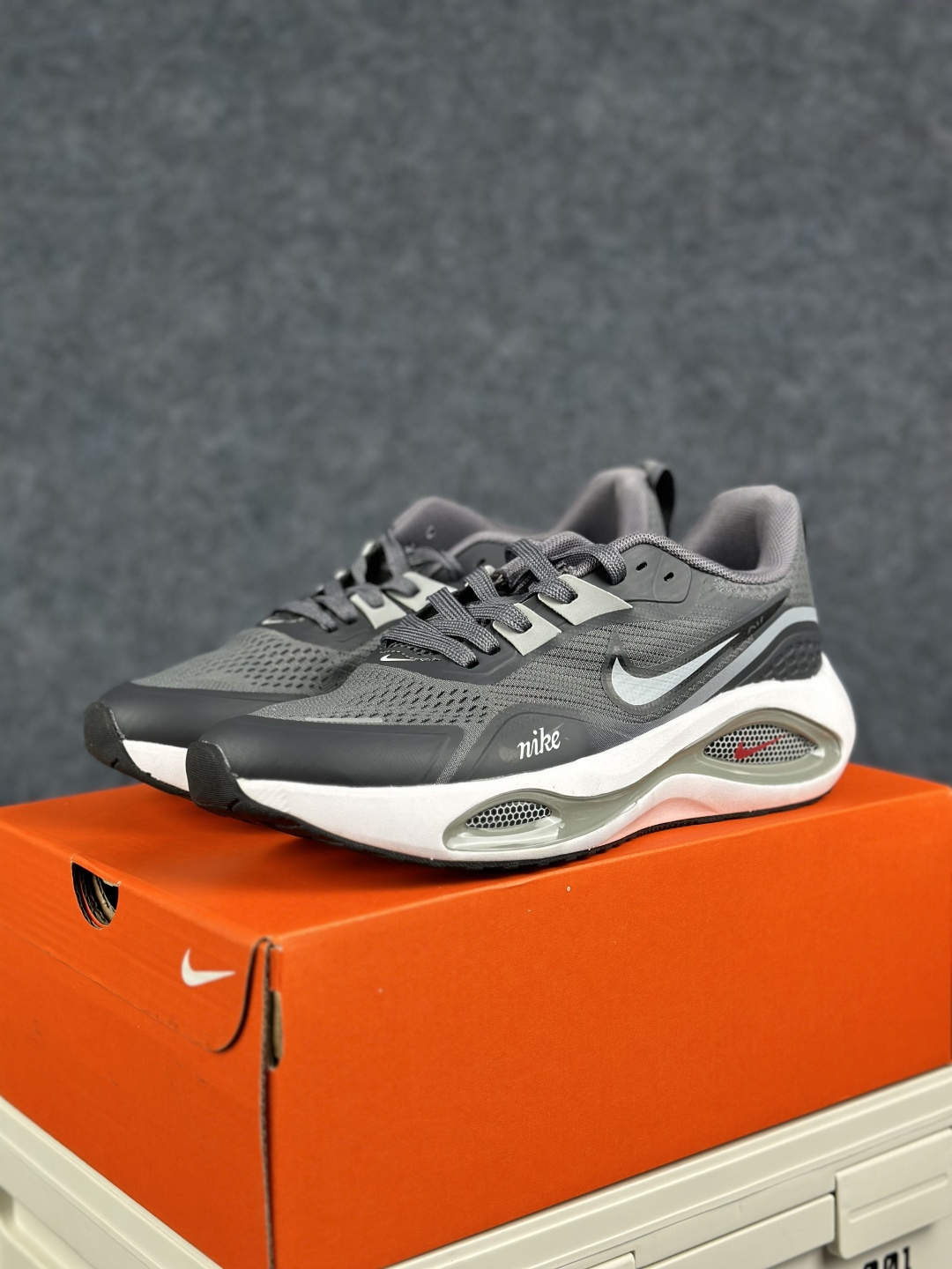 Nike Zoom Winflo 40 登月网面透气跑步鞋 DA9836-002
