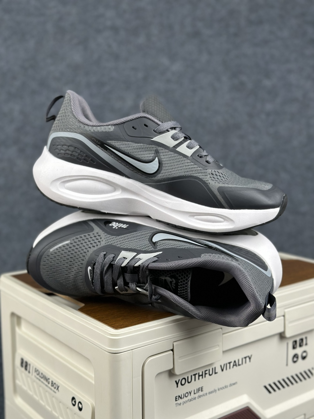 Nike Zoom Winflo 40 登月网面透气跑步鞋 DA9836-002