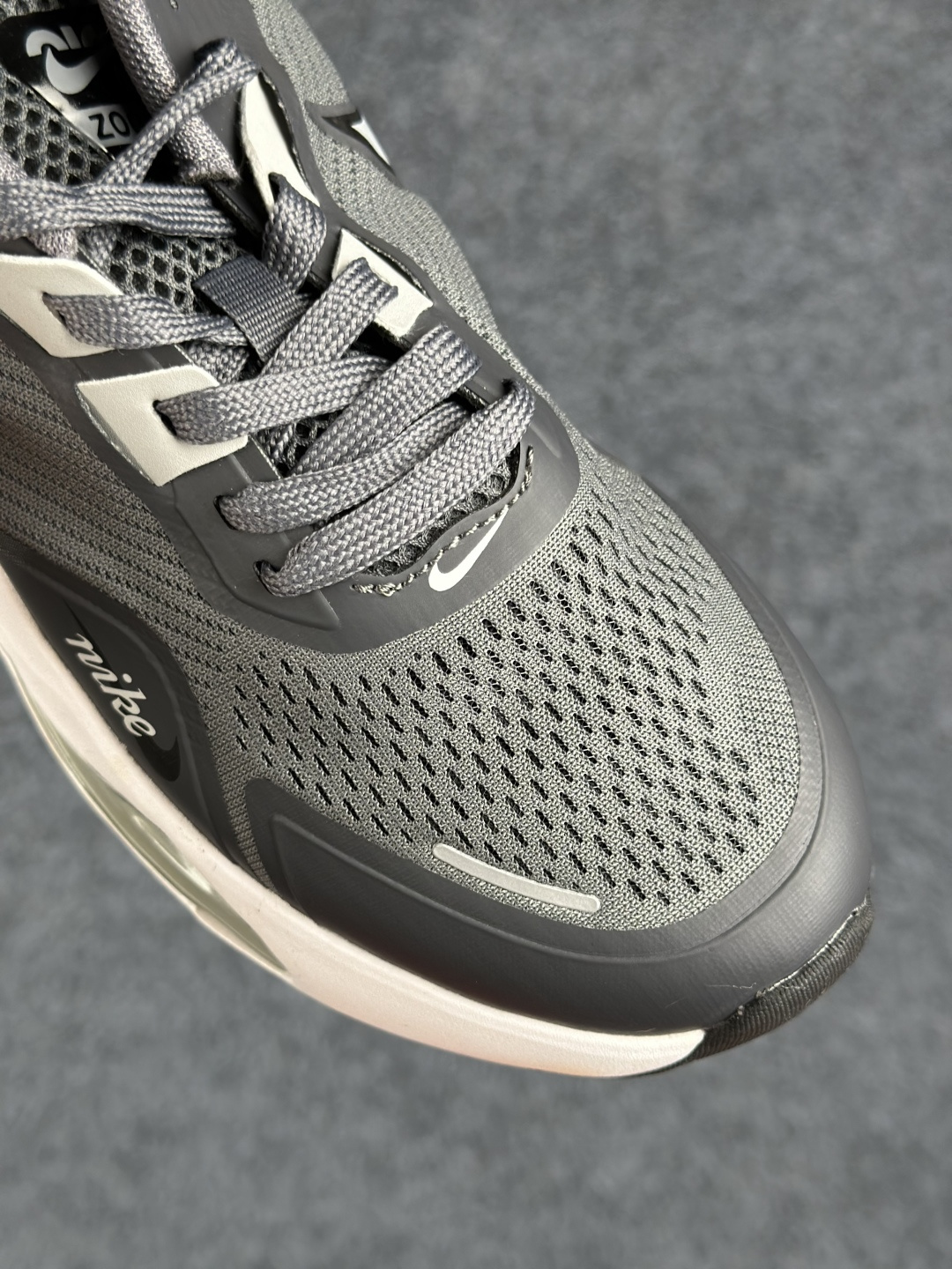 Nike Zoom Winflo 40 登月网面透气跑步鞋 DA9836-002