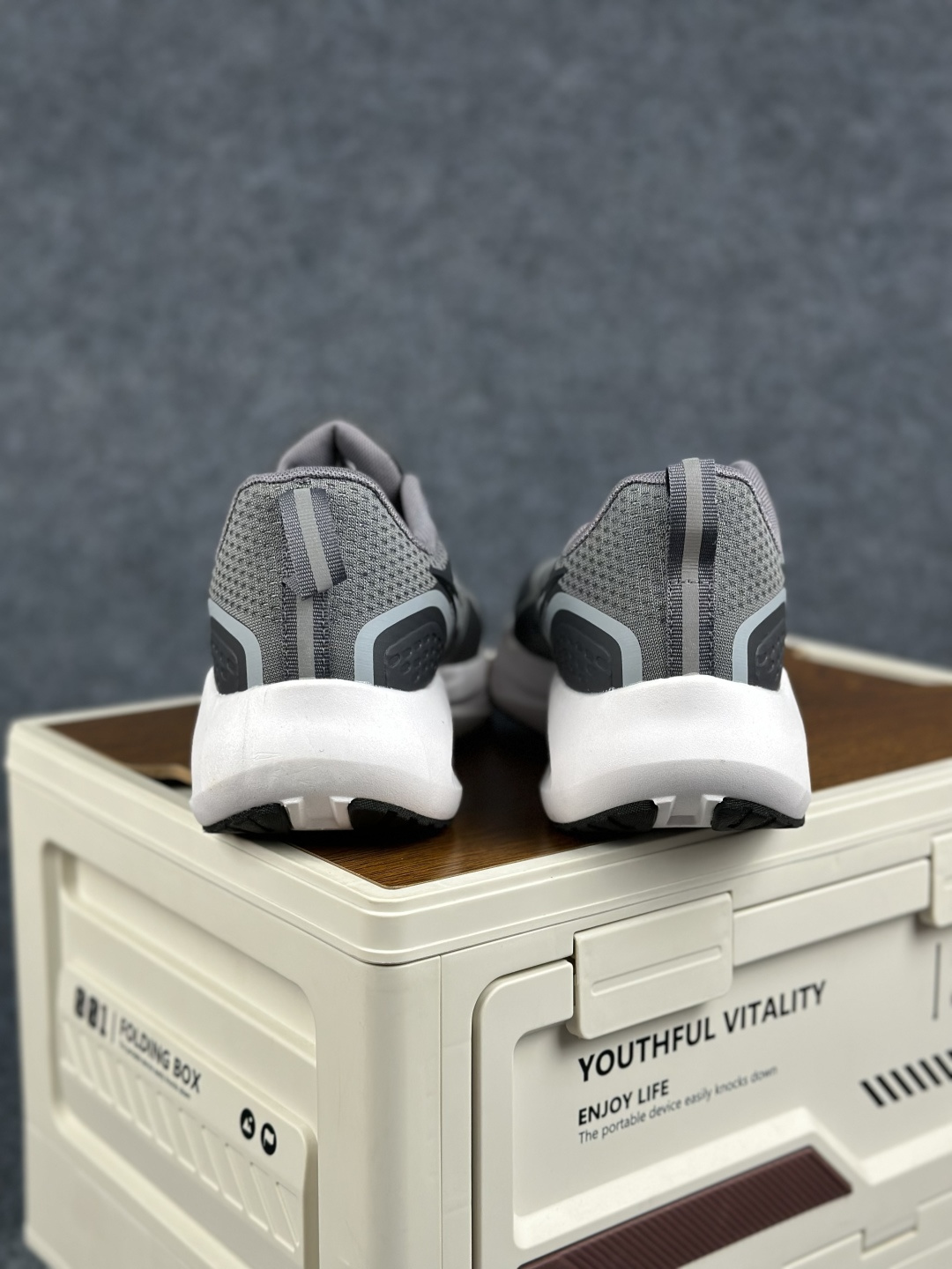 Nike Zoom Winflo 40 登月网面透气跑步鞋 DA9836-002