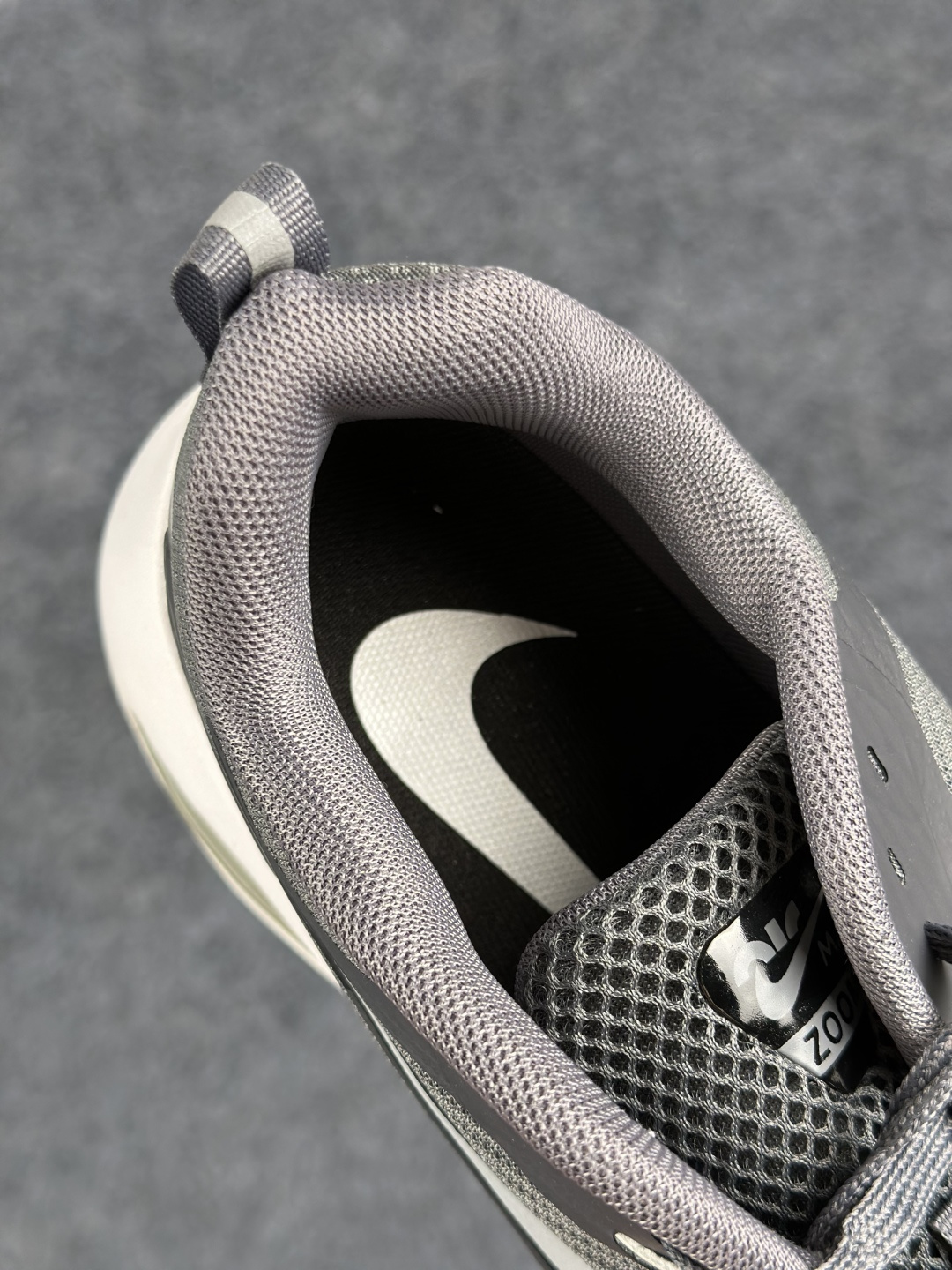 Nike Zoom Winflo 40 登月网面透气跑步鞋 DA9836-002