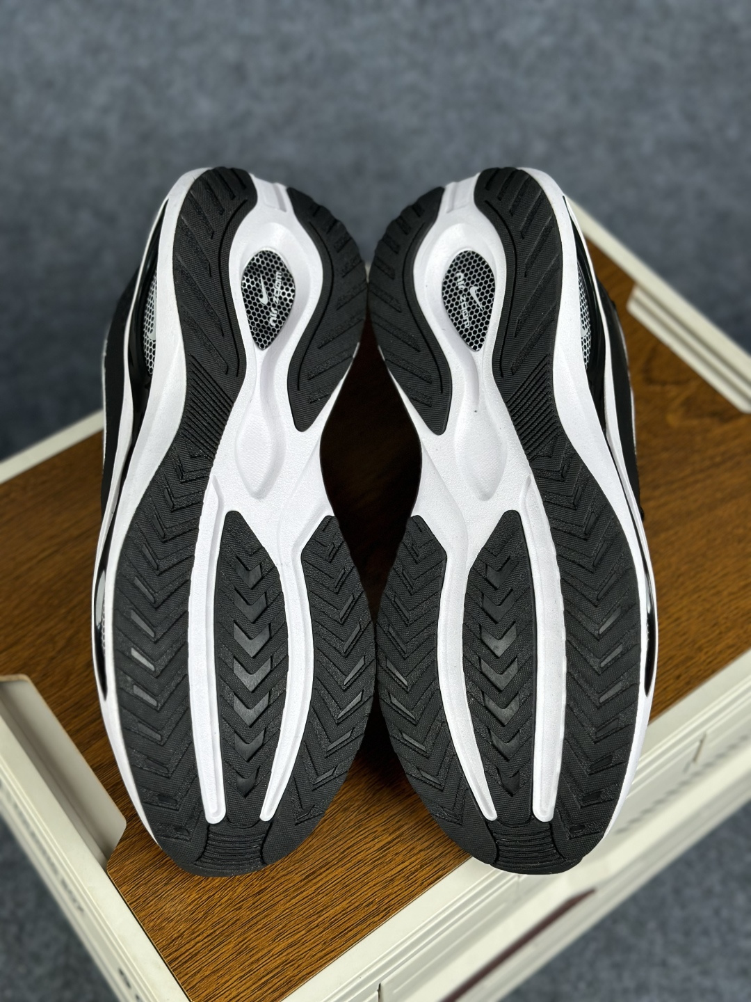 Nike Zoom Winflo 40 登月网面透气跑步鞋 DA9836-011-Top High Quatity Cheap Sneakers Fashion Clothing Clothes Bags handbags Shoes of all Brand wholesale With The best Quality And Beautiful Price from China Factory Chinese suppliers wholesaler seller Nike Zoom Winflo 40 登月网面透气跑步鞋 DA9836-011