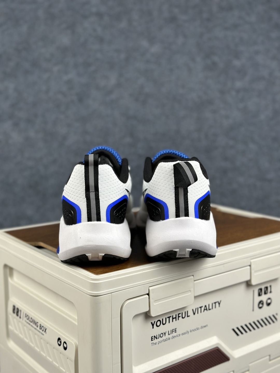 Nike Zoom Winflo 40 登月网面透气跑步鞋 DA9836-001-Top High Quatity Cheap Sneakers Fashion Clothing Clothes Bags handbags Shoes of all Brand wholesale With The best Quality And Beautiful Price from China Factory Chinese suppliers wholesaler seller Nike Zoom Winflo 40 登月网面透气跑步鞋 DA9836-001
