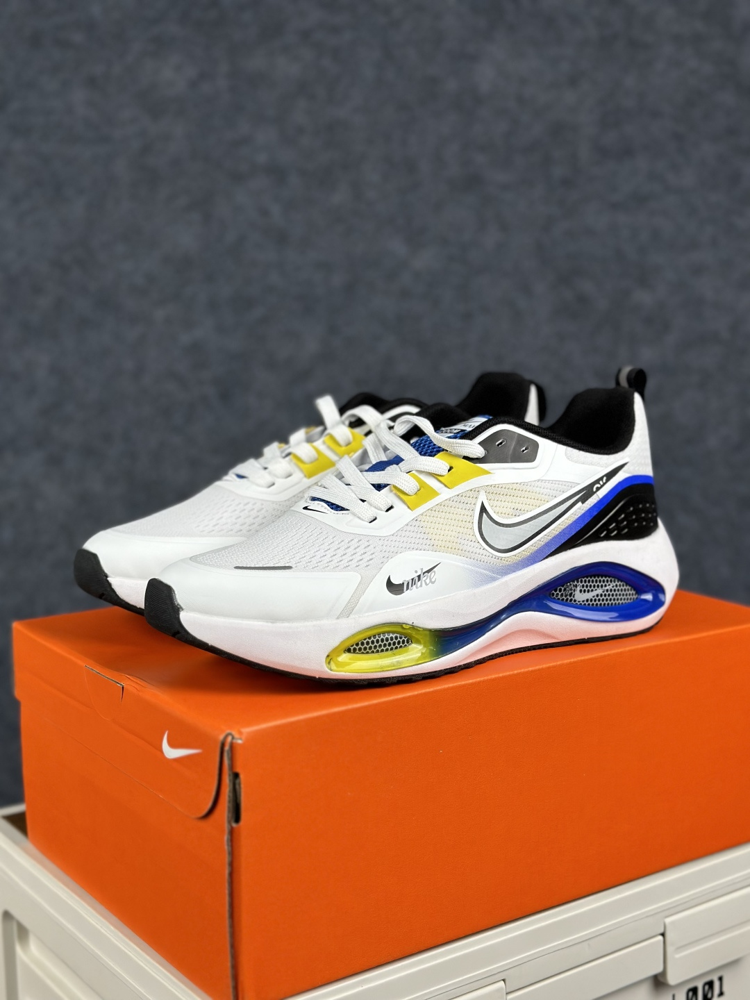 Nike Zoom Winflo 40 登月网面透气跑步鞋 DA9836-001-Top High Quatity Cheap Sneakers Fashion Clothing Clothes Bags handbags Shoes of all Brand wholesale With The best Quality And Beautiful Price from China Factory Chinese suppliers wholesaler seller Nike Zoom Winflo 40 登月网面透气跑步鞋 DA9836-001