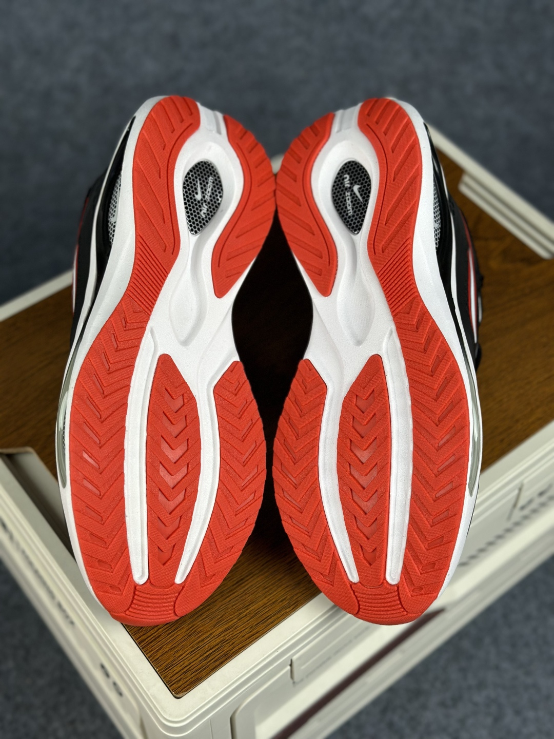 Nike Zoom Winflo 40 登月网面透气跑步鞋 DA9836-004-Top High Quatity Cheap Sneakers Fashion Clothing Clothes Bags handbags Shoes of all Brand wholesale With The best Quality And Beautiful Price from China Factory Chinese suppliers wholesaler seller Nike Zoom Winflo 40 登月网面透气跑步鞋 DA9836-004