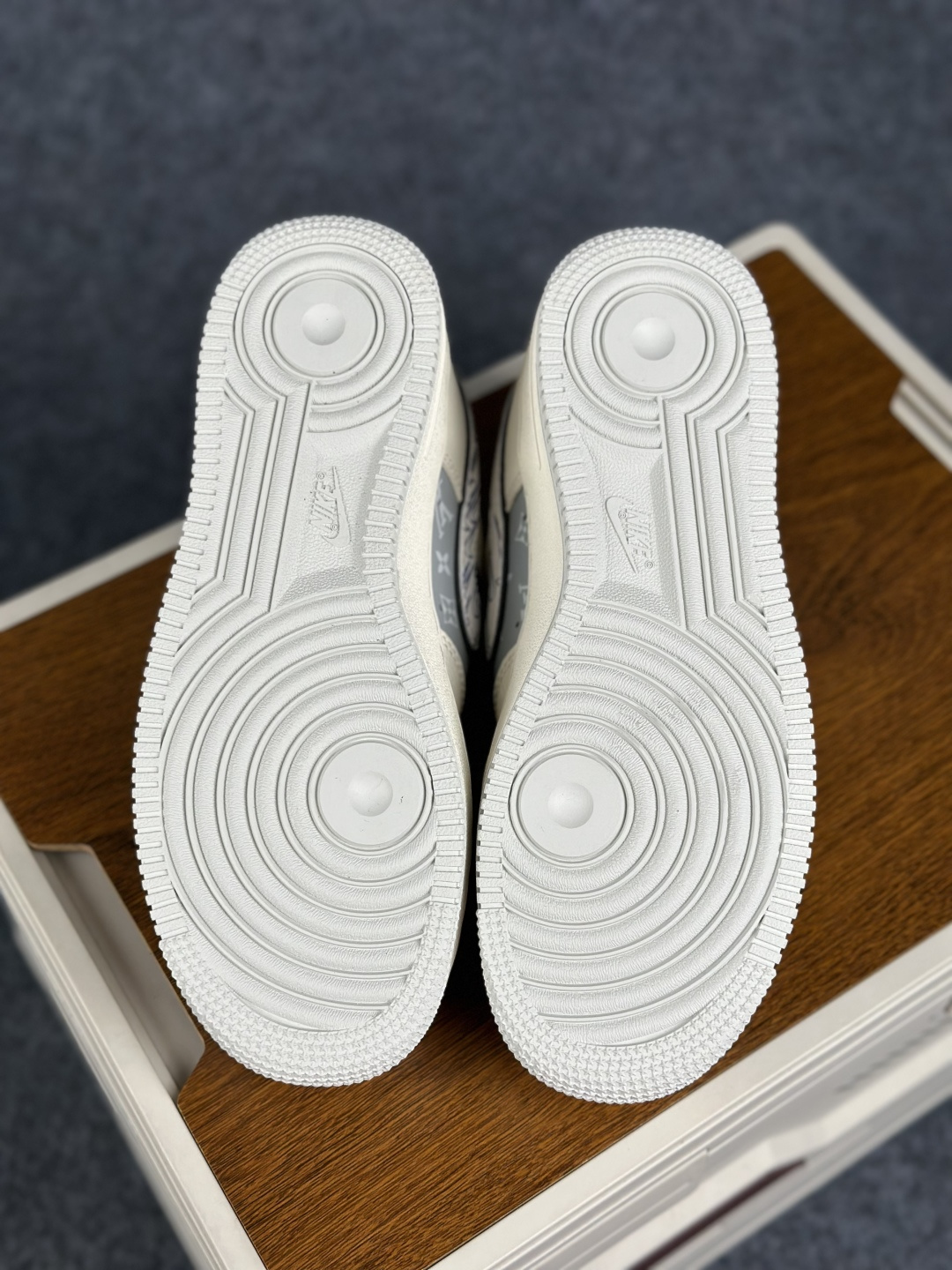 Nike Air Force 1'07 Low 联名款 空军一号低帮休闲板鞋 SS1979-015-Top High Quatity Cheap Sneakers Fashion Clothing Clothes Bags handbags Shoes of all Brand wholesale With The best Quality And Beautiful Price from China Factory Chinese suppliers wholesaler seller Nike Air Force 1'07 Low 联名款 空军一号低帮休闲板鞋 SS1979-015