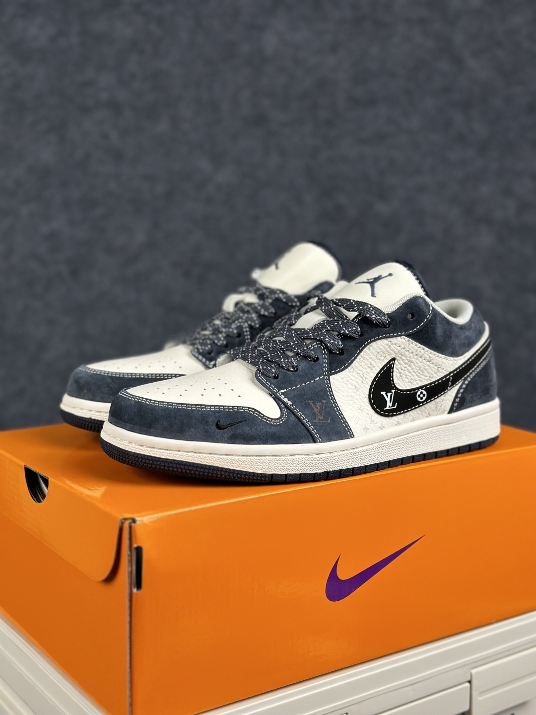 Nike Air Jordan 1 x lv联名 乔一‘DIY’定制 耐克 低帮文化篮球鞋 KG6669-F57-Top High Quatity Cheap Sneakers Fashion Clothing Clothes Bags handbags Shoes of all Brand wholesale With The best Quality And Beautiful Price from China Factory Chinese suppliers wholesaler seller Nike Air Jordan 1 x lv联名 乔一‘DIY’定制 耐克 低帮文化篮球鞋 KG6669-F57