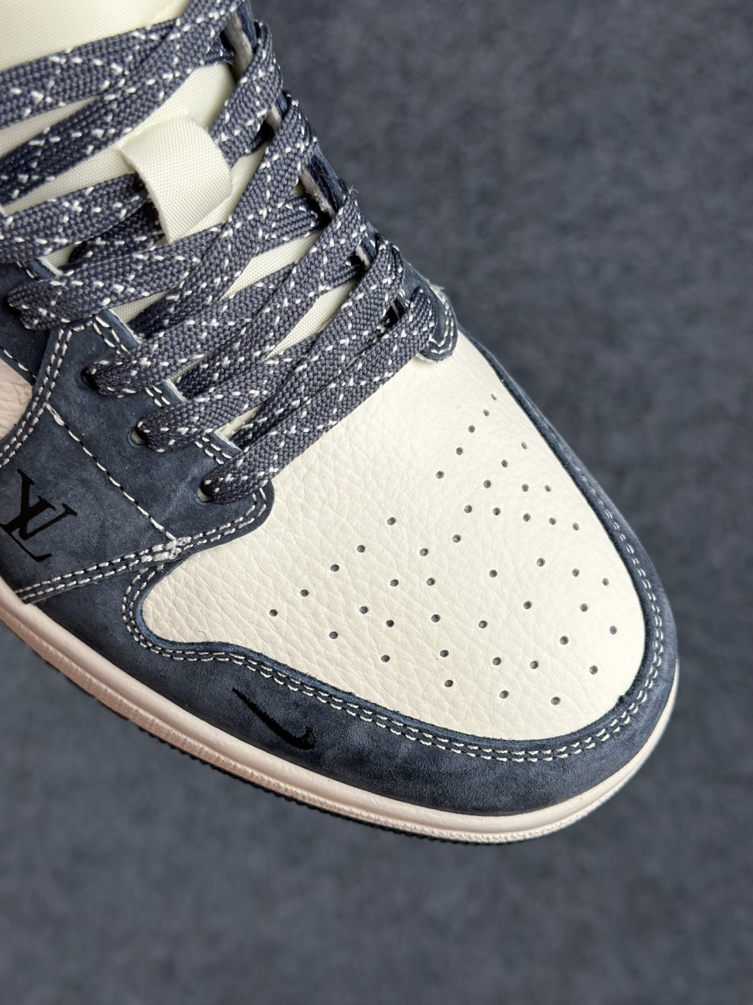 Nike Air Jordan 1 x lv联名 乔一‘DIY’定制 耐克 低帮文化篮球鞋 KG6669-F57-Top High Quatity Cheap Sneakers Fashion Clothing Clothes Bags handbags Shoes of all Brand wholesale With The best Quality And Beautiful Price from China Factory Chinese suppliers wholesaler seller Nike Air Jordan 1 x lv联名 乔一‘DIY’定制 耐克 低帮文化篮球鞋 KG6669-F57
