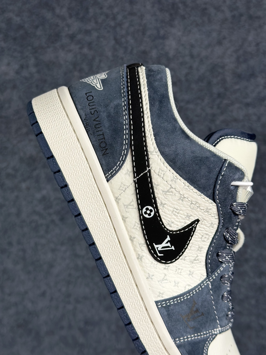 Nike Air Jordan 1 x lv联名 乔一‘DIY’定制 耐克 低帮文化篮球鞋 KG6669-F57-Top High Quatity Cheap Sneakers Fashion Clothing Clothes Bags handbags Shoes of all Brand wholesale With The best Quality And Beautiful Price from China Factory Chinese suppliers wholesaler seller Nike Air Jordan 1 x lv联名 乔一‘DIY’定制 耐克 低帮文化篮球鞋 KG6669-F57